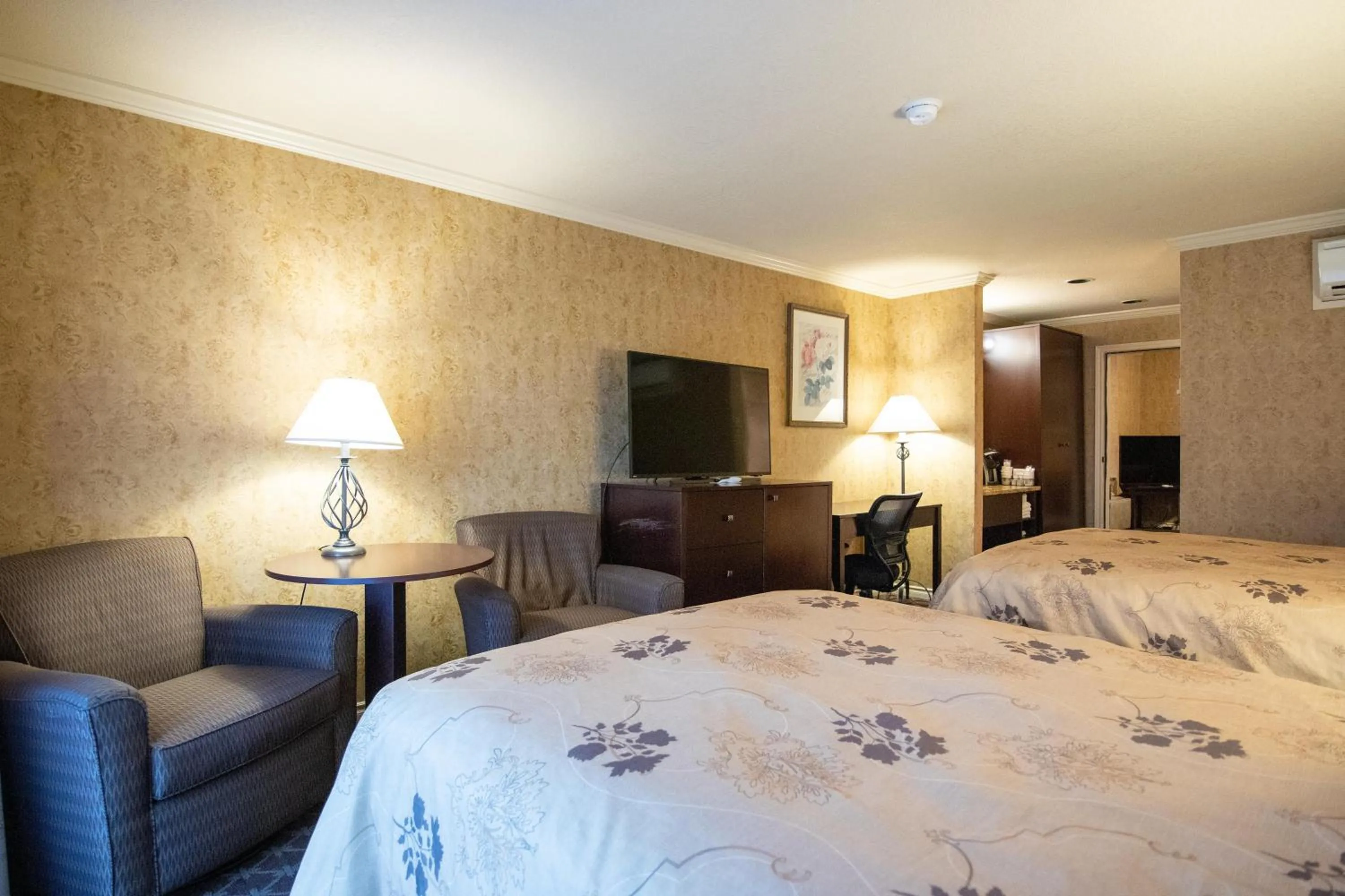 Bedroom, Bed in The Bard's Inn - BW Signature Collection by Best Western