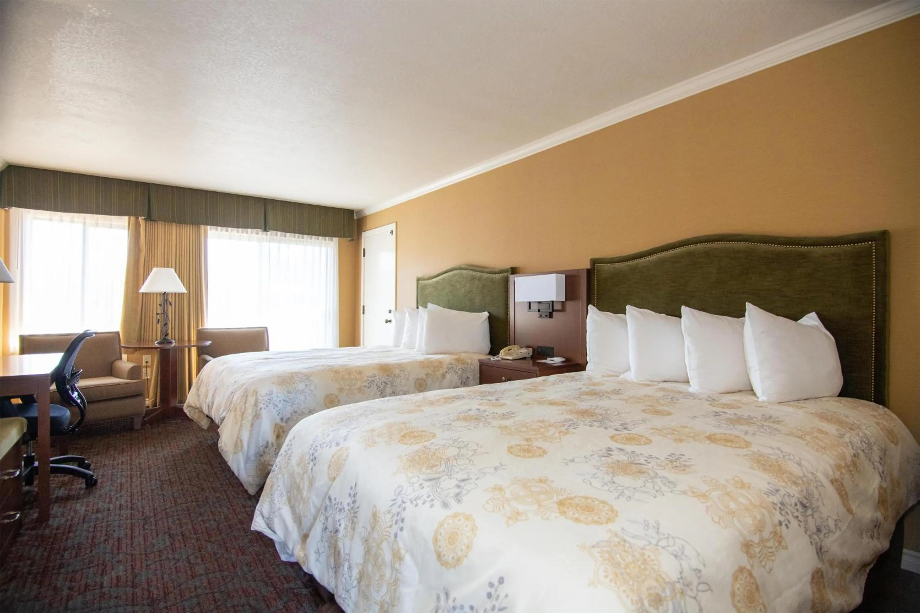 Bedroom, Bed in The Bard's Inn - BW Signature Collection by Best Western