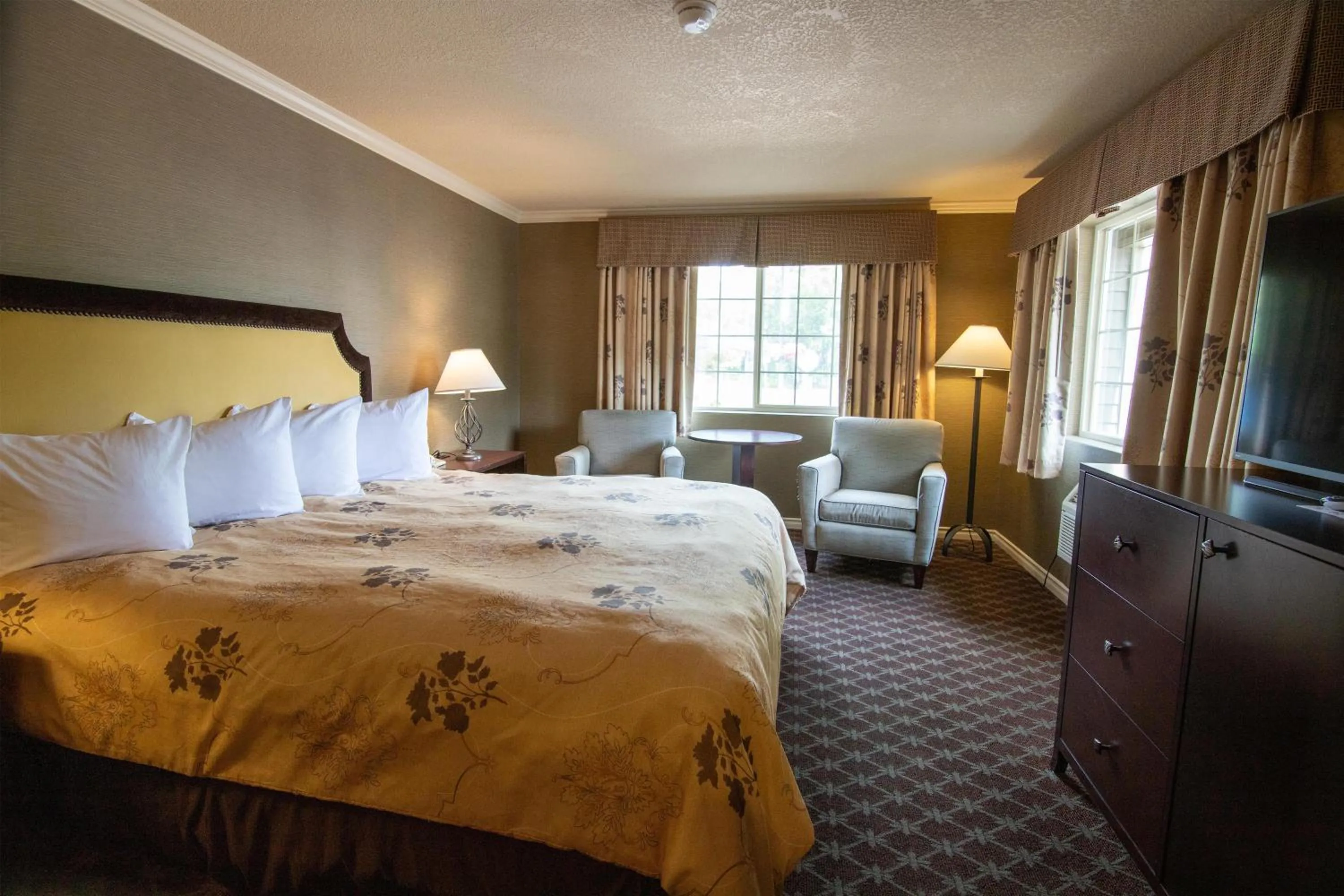 Bedroom, Bed in The Bard's Inn - BW Signature Collection by Best Western