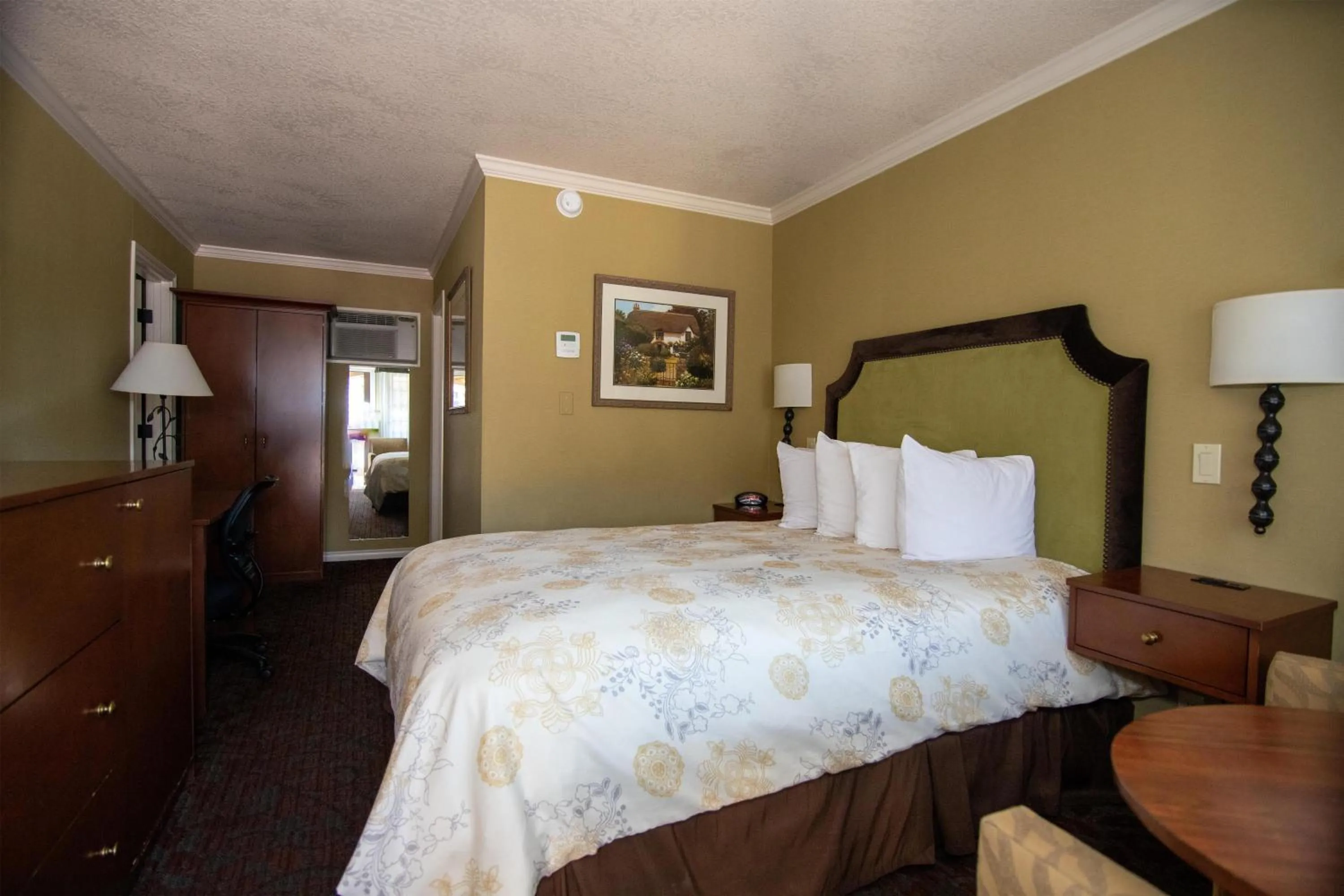 Bedroom, Bed in The Bard's Inn - BW Signature Collection by Best Western