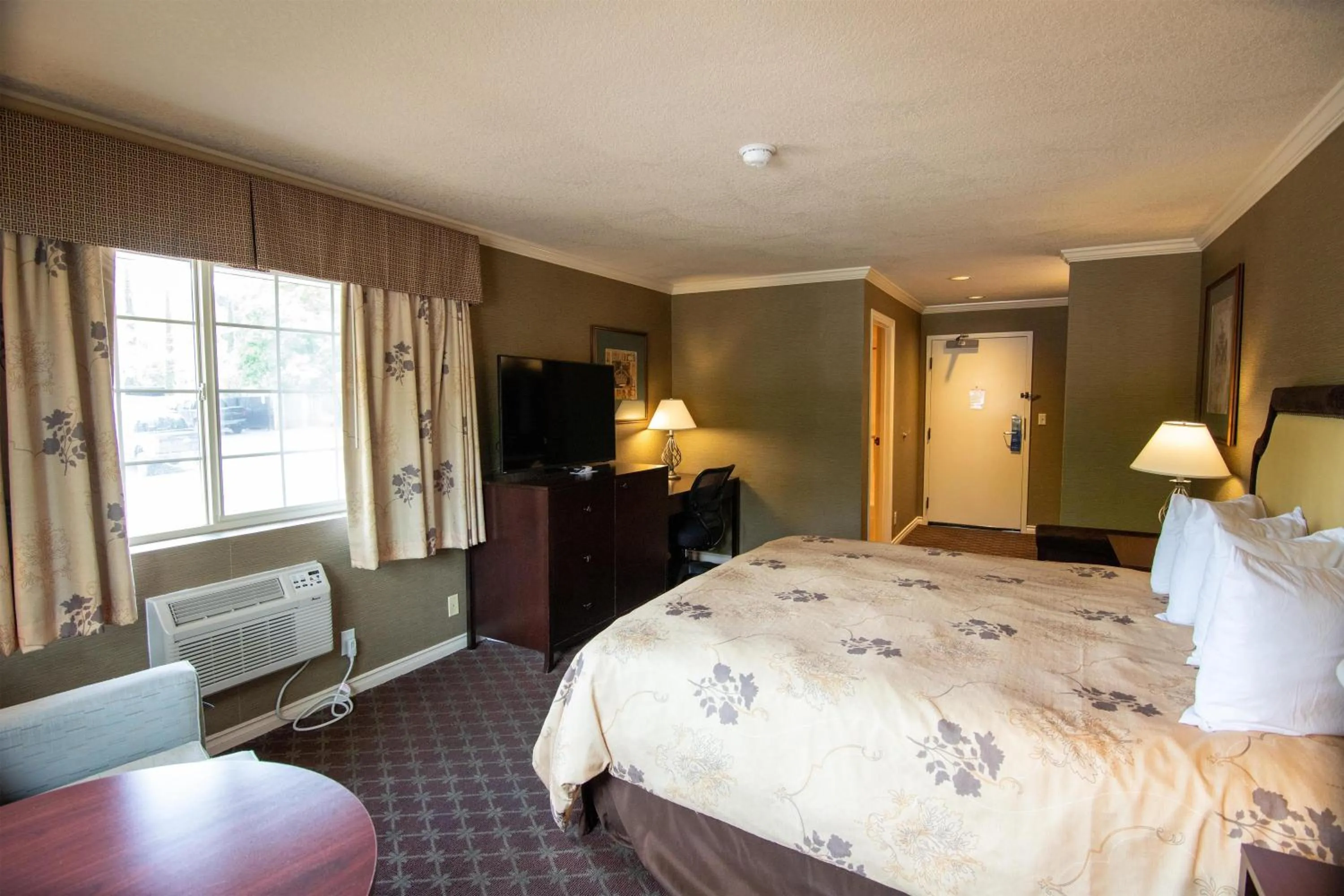 Bedroom, Bed in The Bard's Inn - BW Signature Collection by Best Western