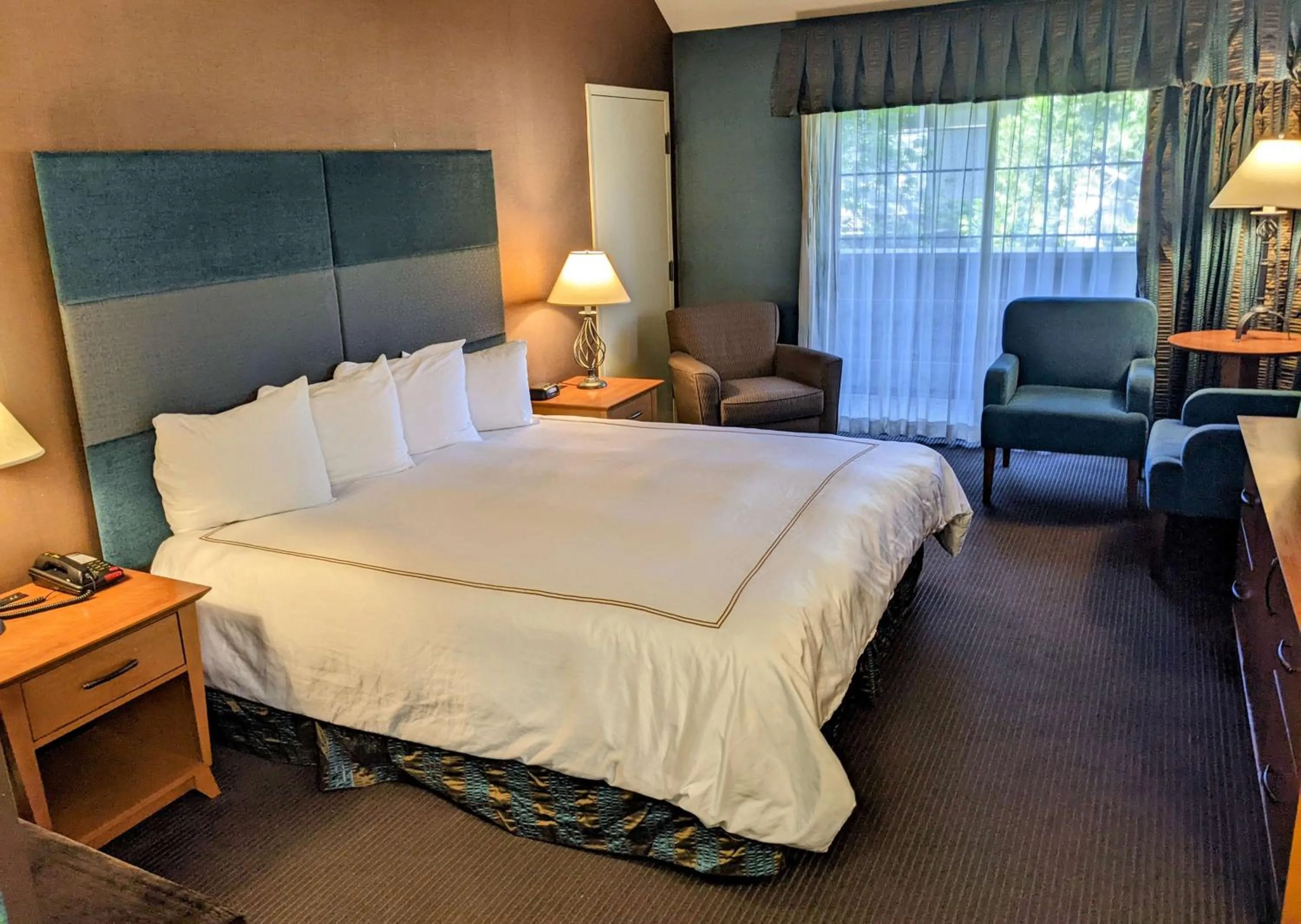 Deluxe King Room with Balcony in The Bard's Inn - BW Signature Collection by Best Western