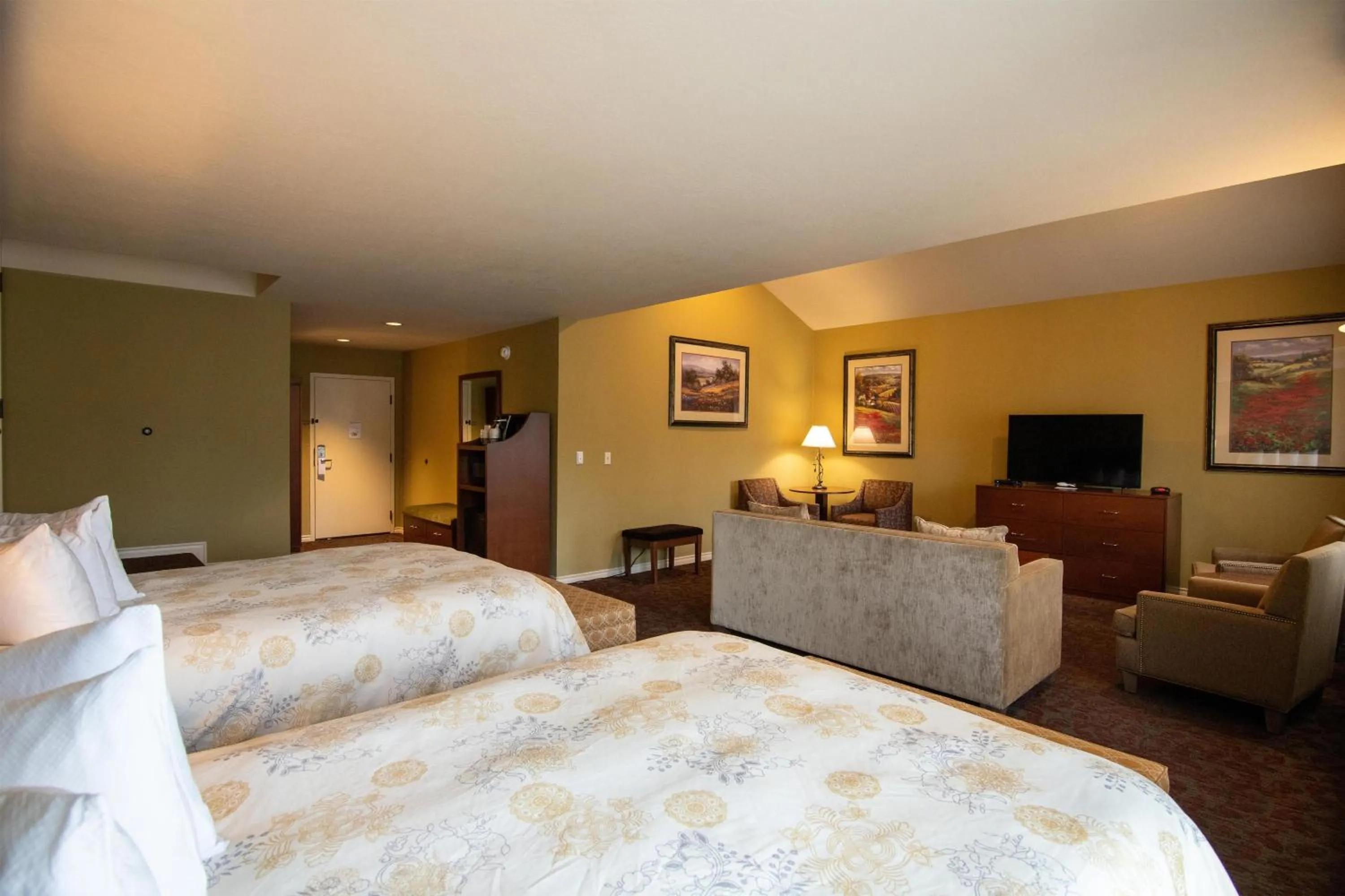 Bedroom, Bed in The Bard's Inn - BW Signature Collection by Best Western