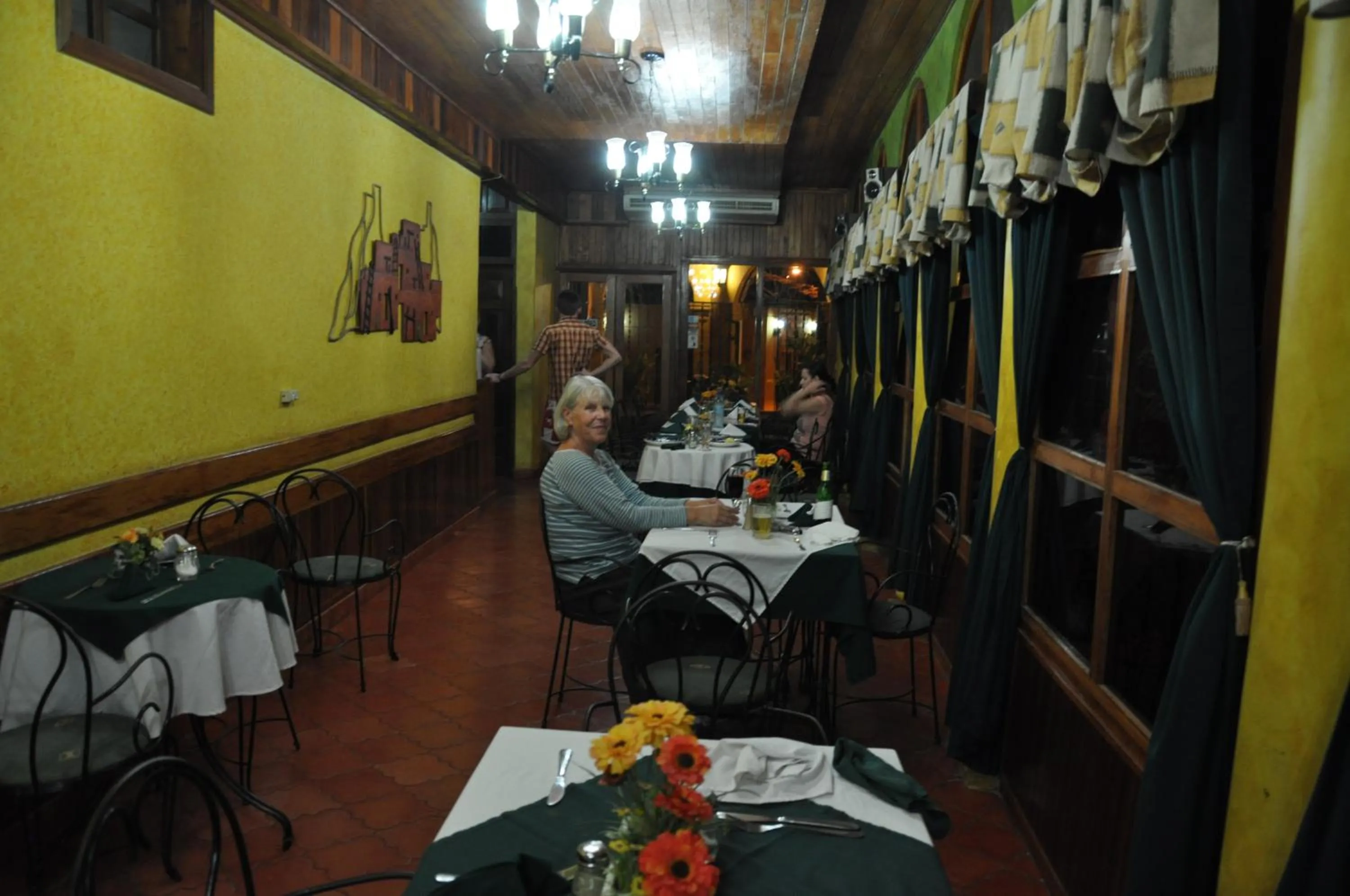 Restaurant/places to eat in Hotel Plaza Copan