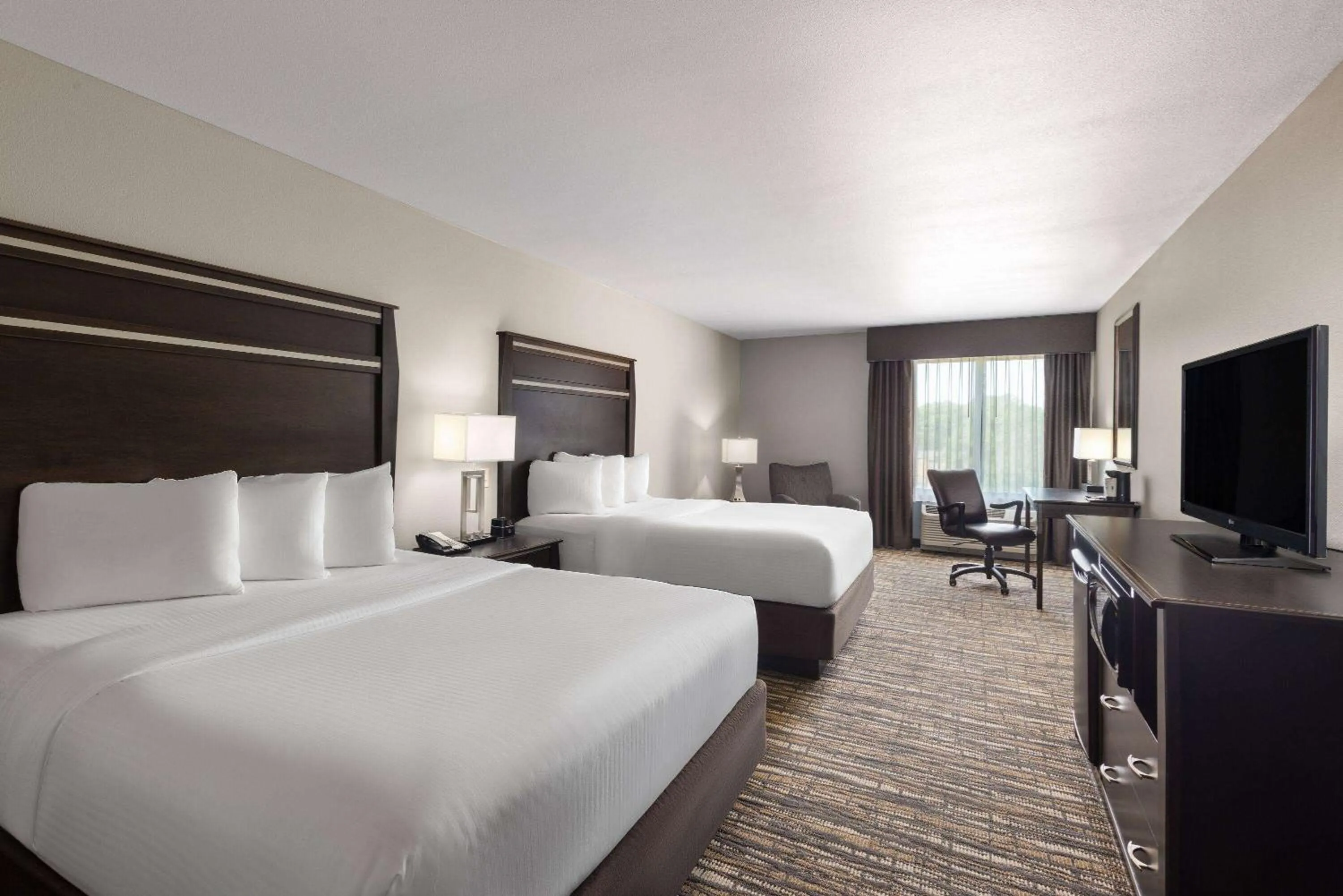 Photo of the whole room, Bed in La Quinta by Wyndham Sioux Falls