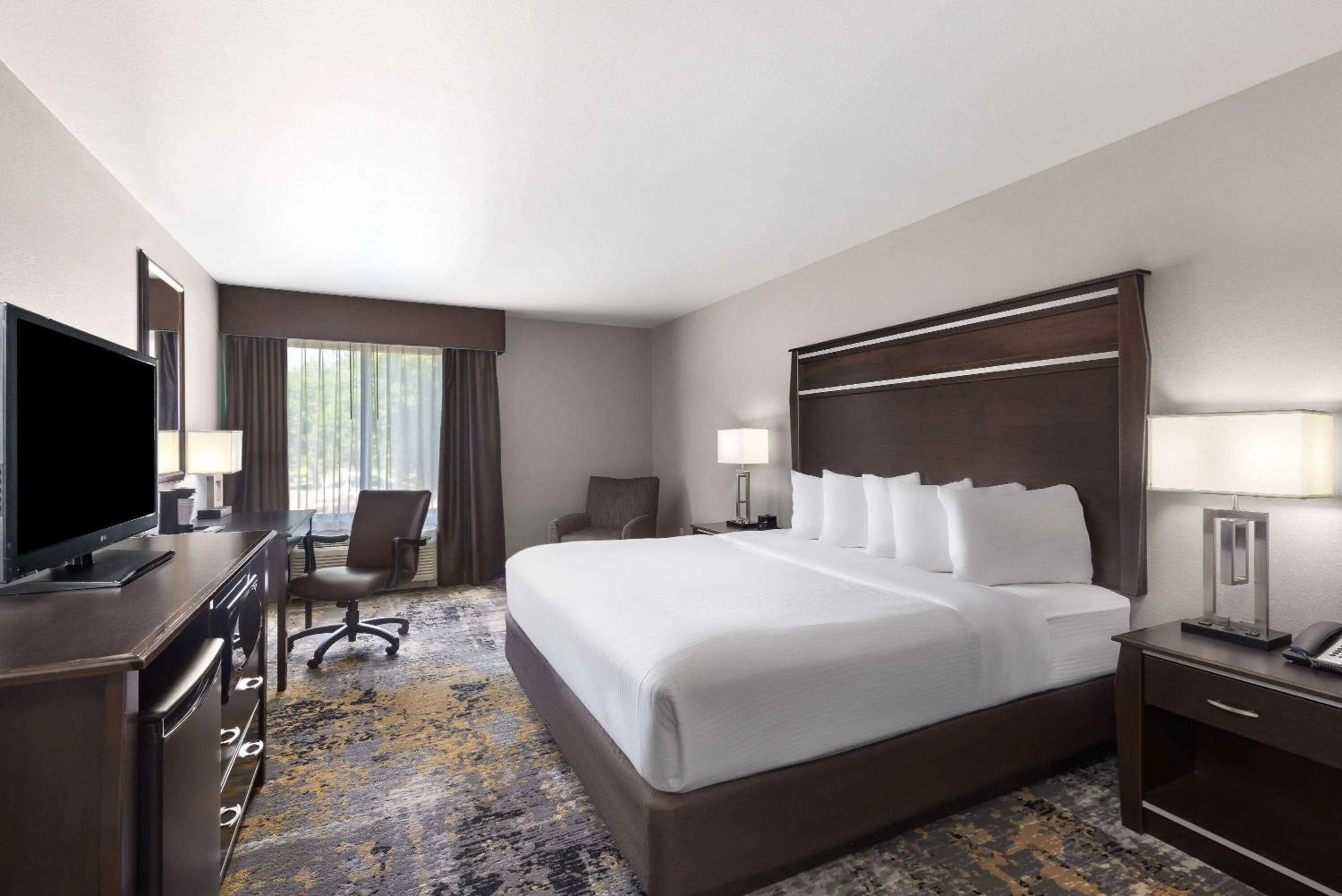 Photo of the whole room, Bed in La Quinta by Wyndham Sioux Falls