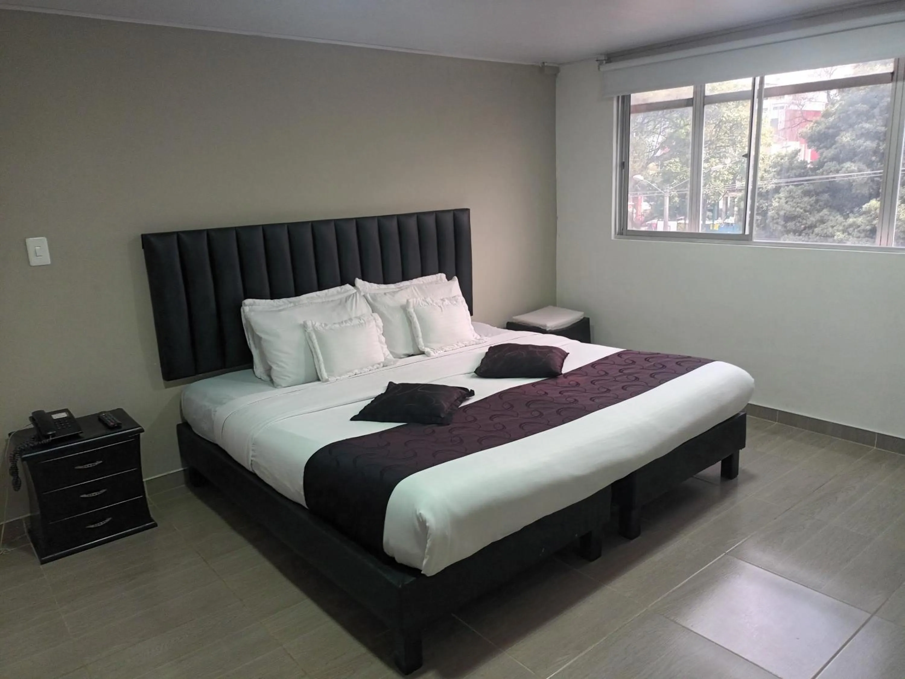 Bedroom, Bed in Hotel Santiago Plaza