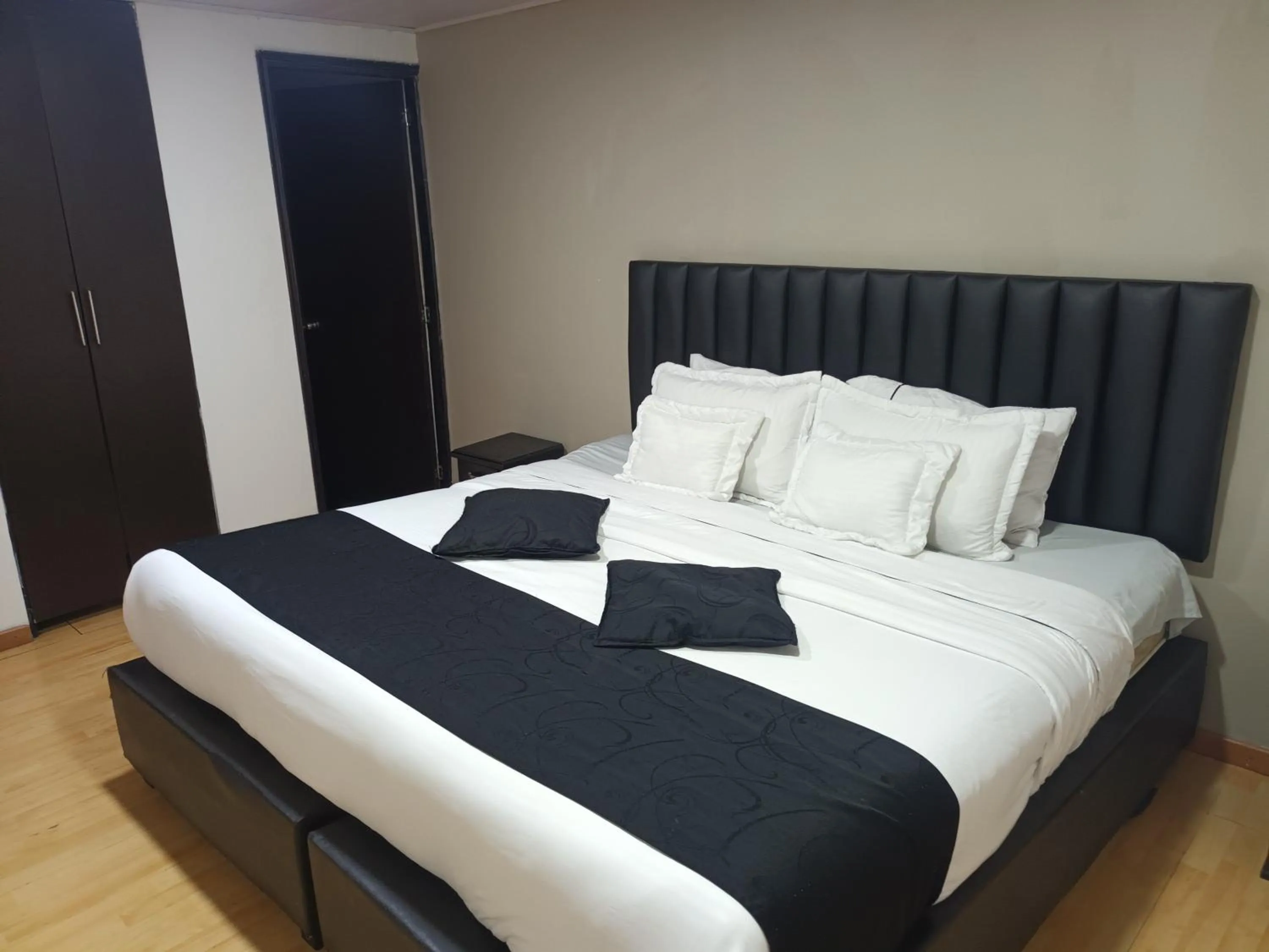 Bed in Hotel Santiago Plaza