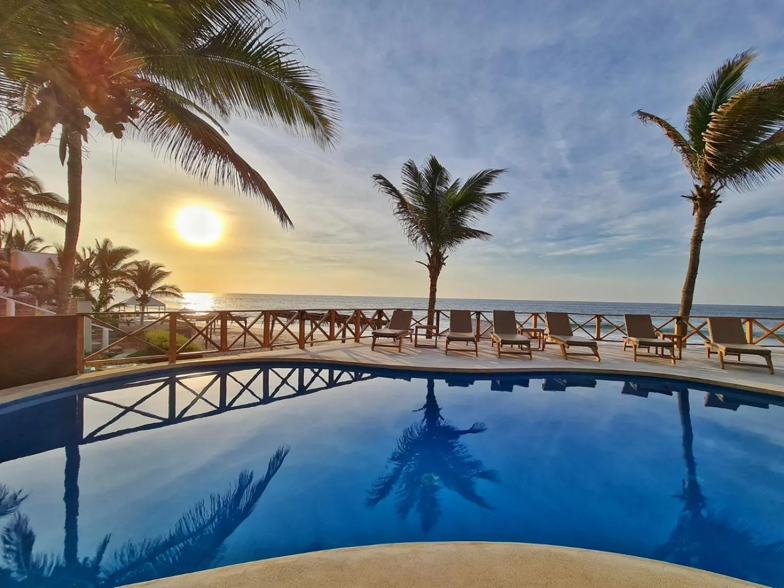 Swimming pool in Mancora Beach Hotel