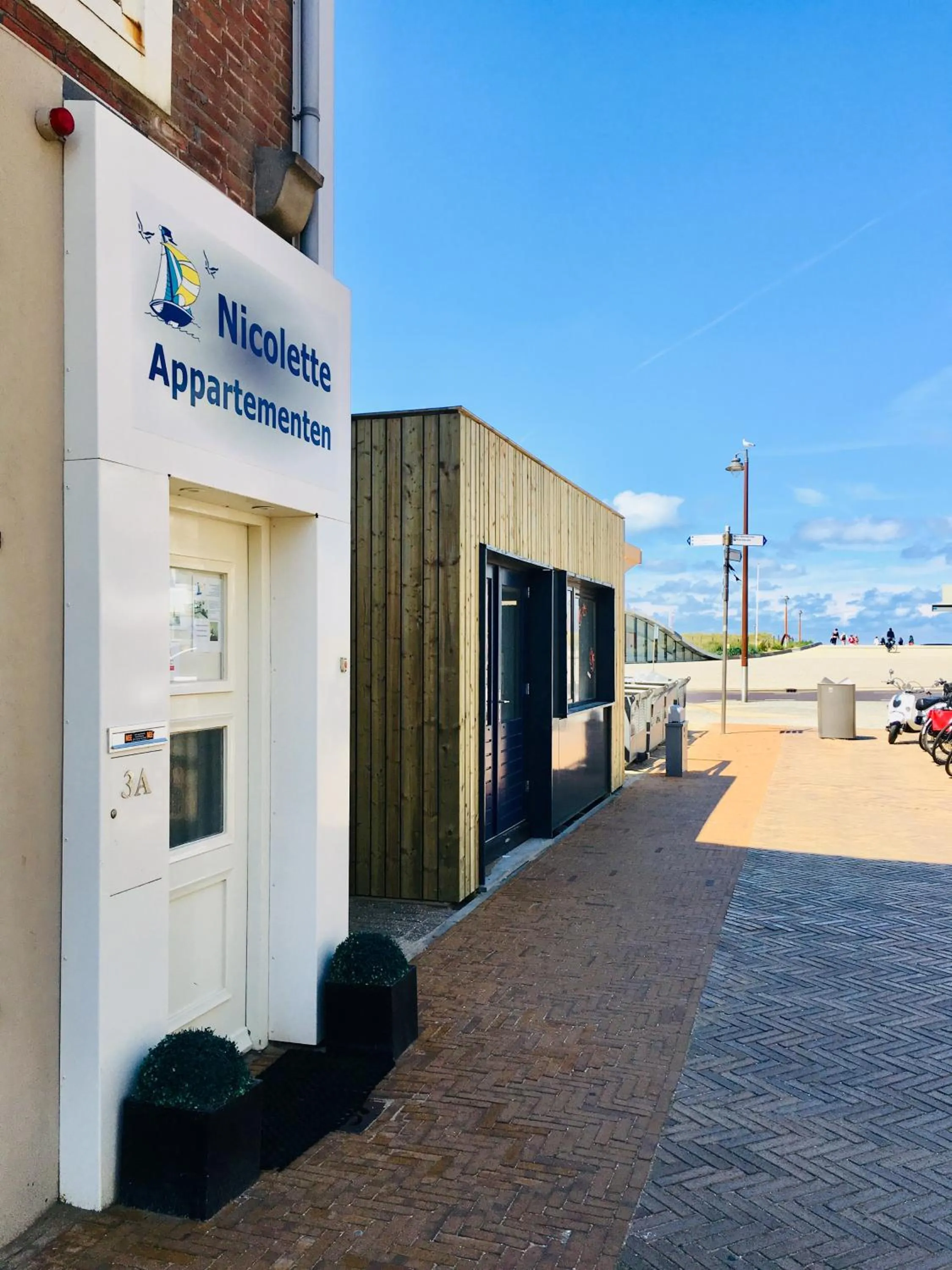 Facade/entrance in Nicolette Apartments