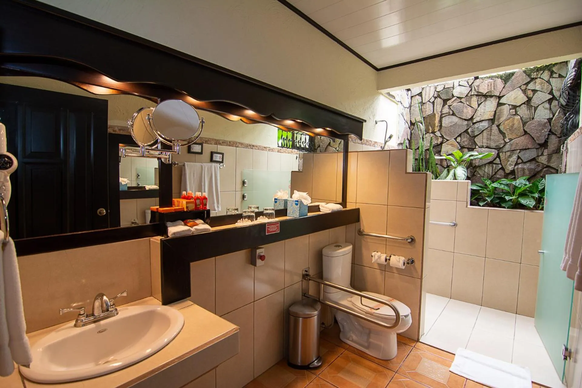 Bathroom in Hotel Arenal Springs Resort & Spa