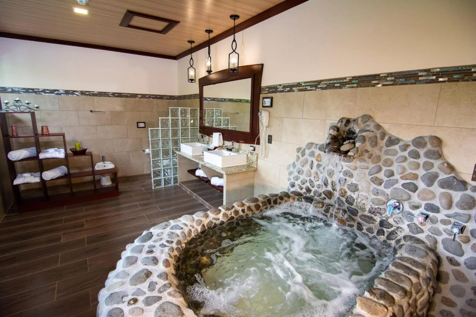 Hot Tub in Hotel Arenal Springs Resort & Spa