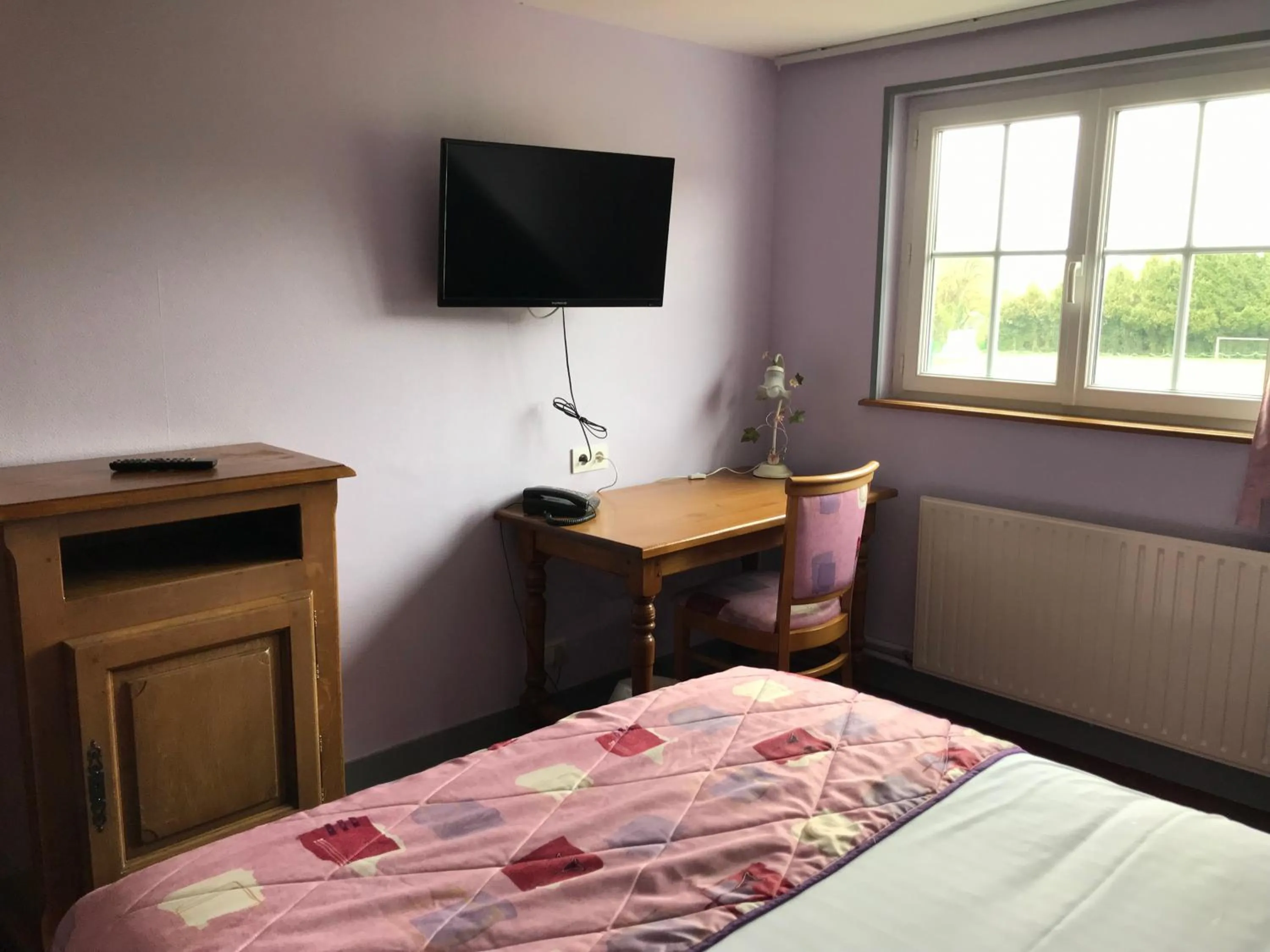 Bed in Logis Hôtel & Restaurant La Villa des Houx