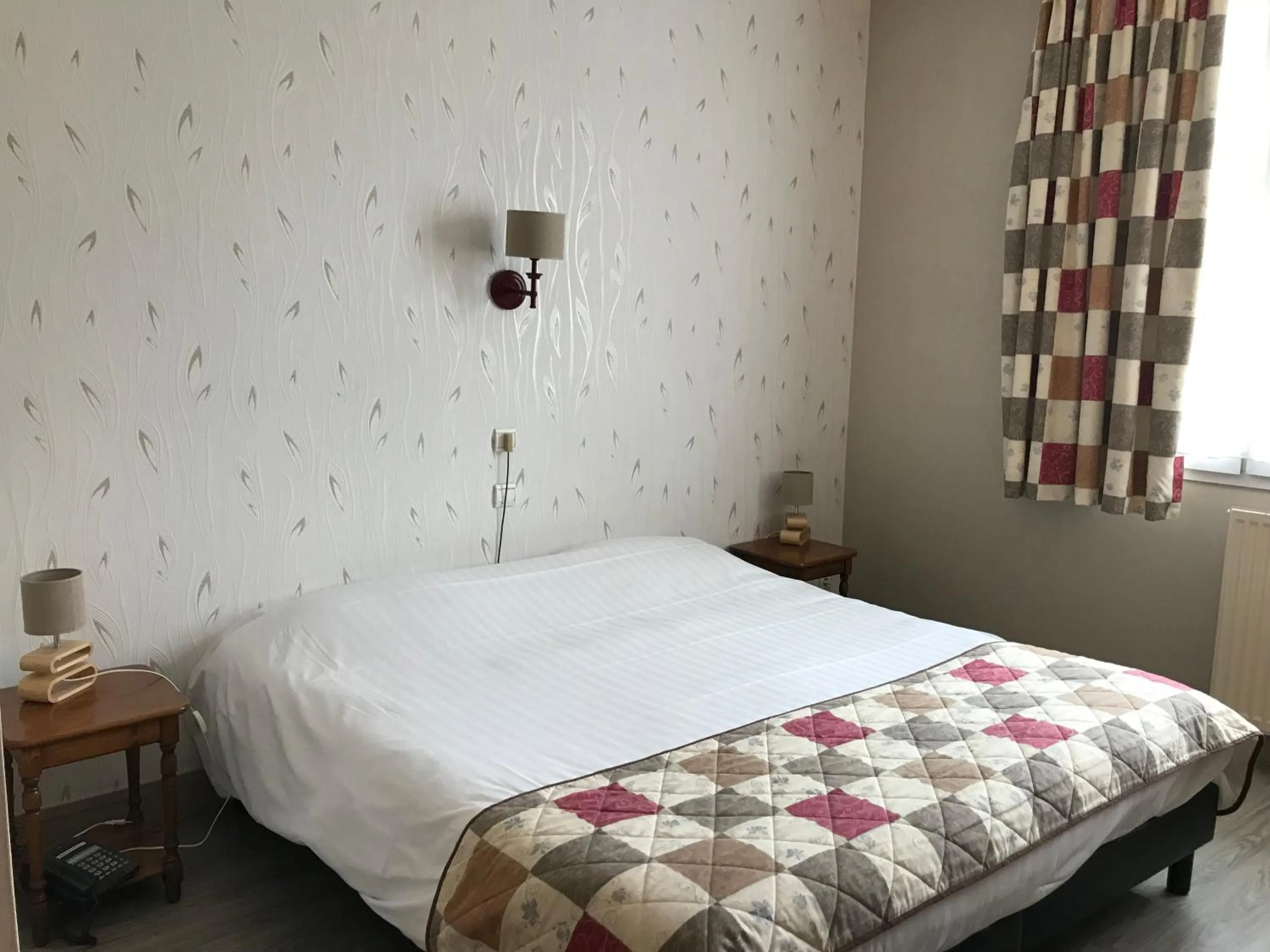 Bed in Logis Hôtel & Restaurant La Villa des Houx