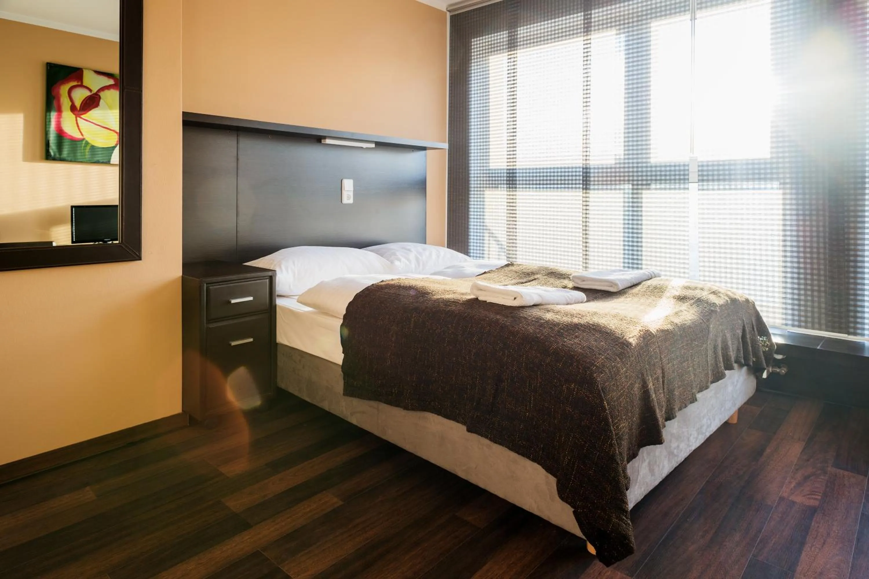 Bedroom, Bed in Apple City Hotel