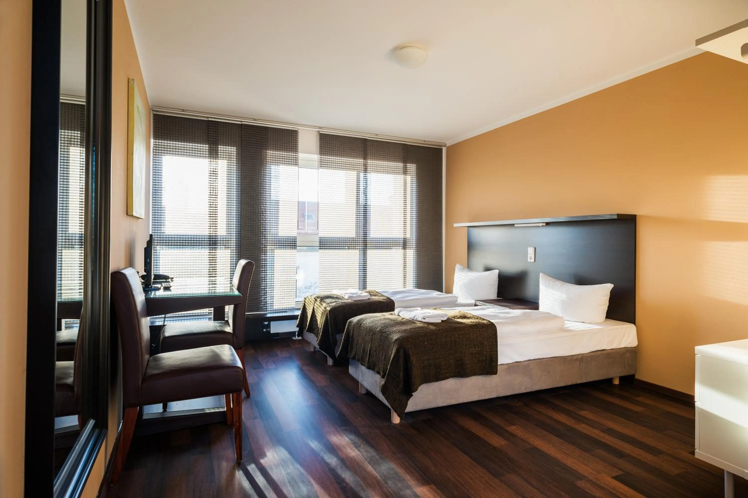 Photo of the whole room, Bed in Apple City Hotel