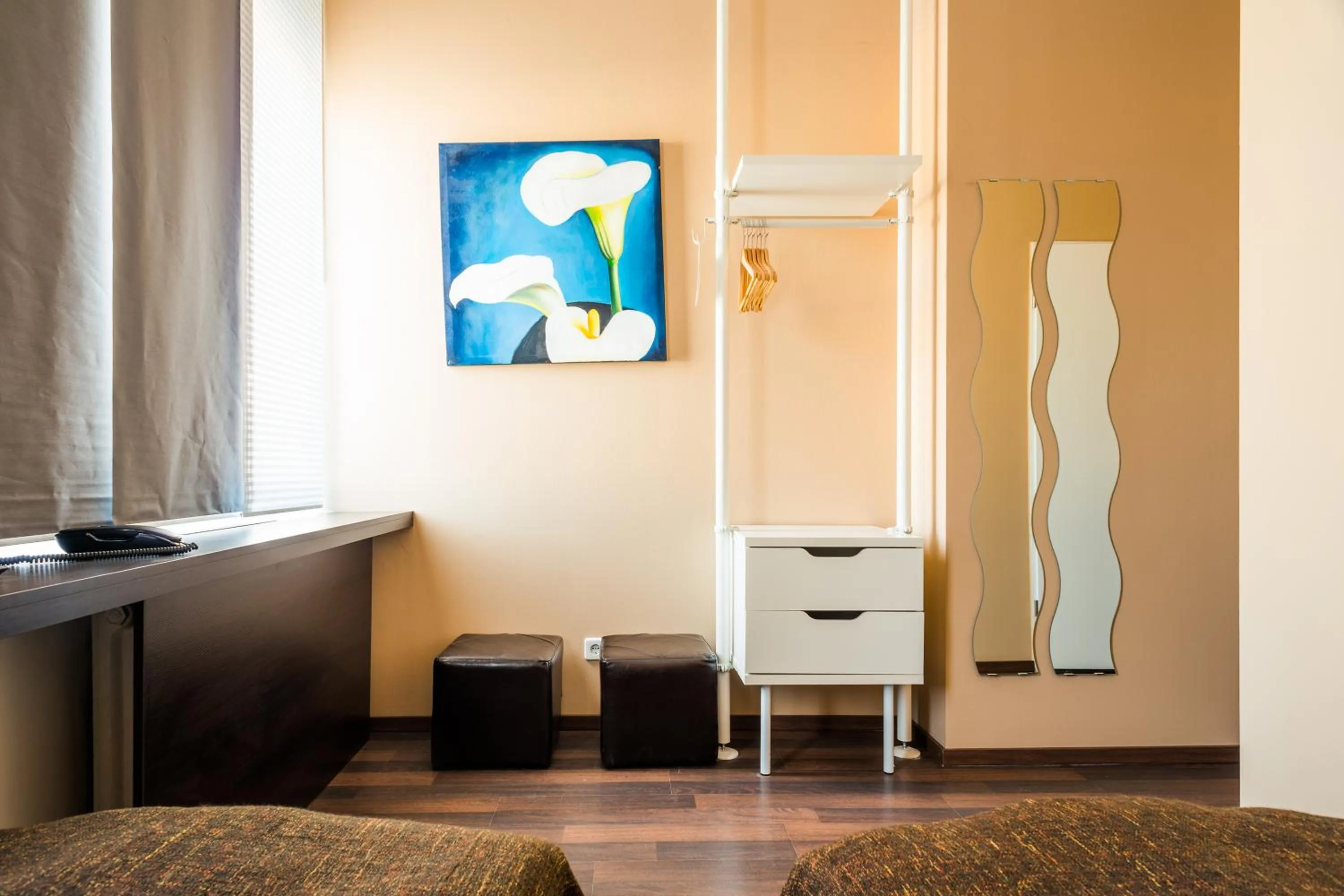 Decorative detail in Apple City Hotel