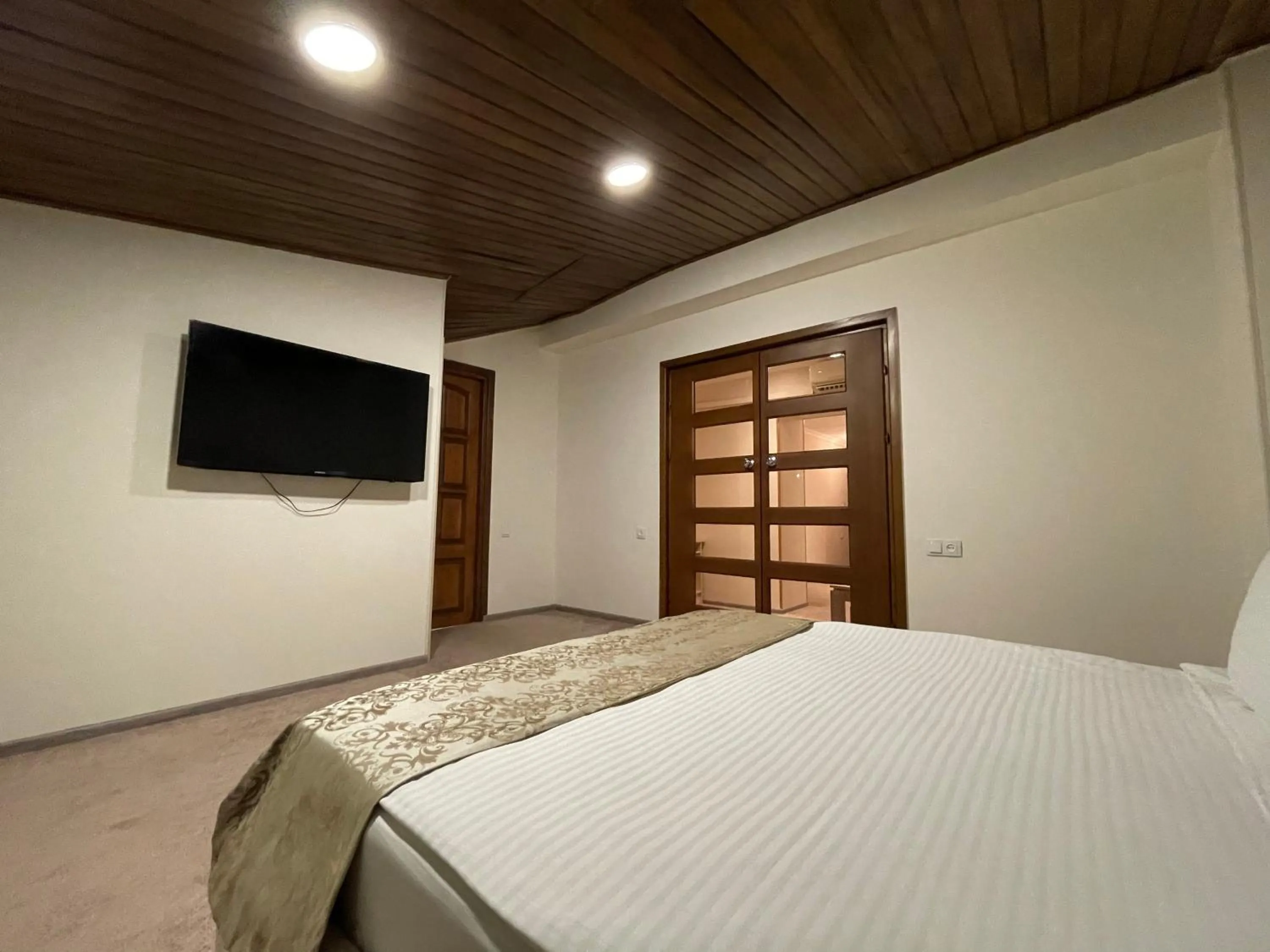 Bed in DeLin Hotel And Tours