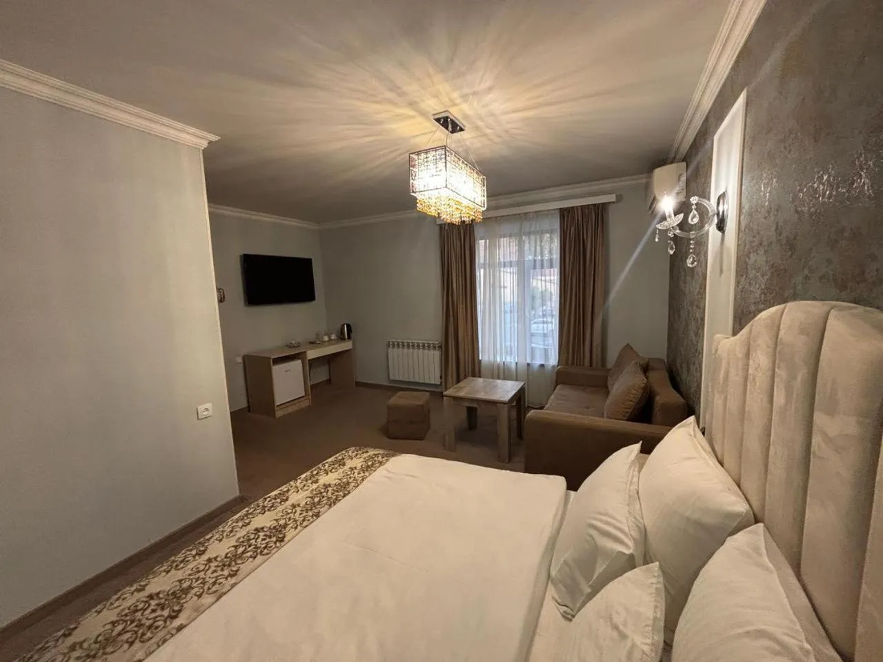 Bed in DeLin Hotel And Tours