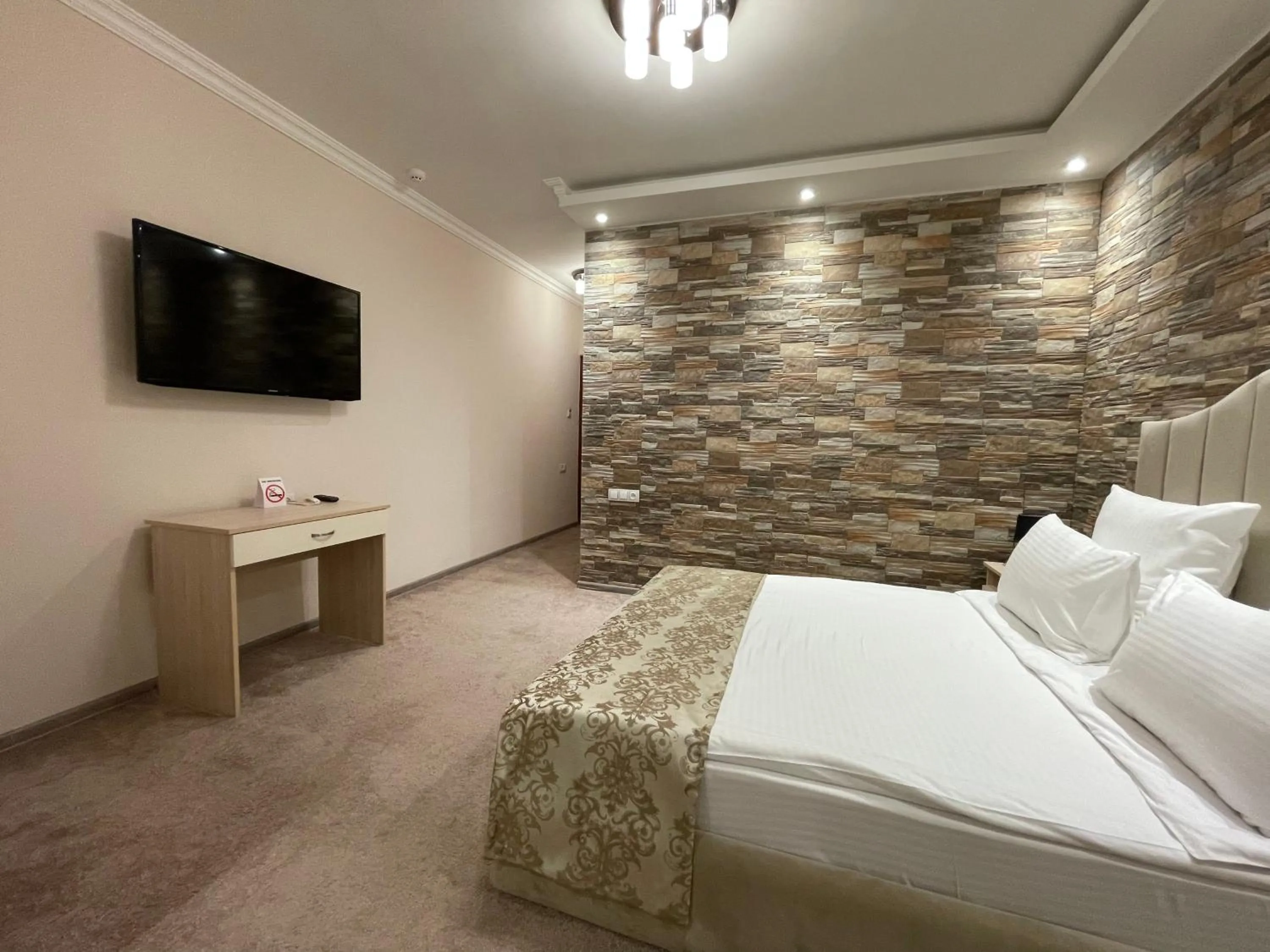 Bed in DeLin Hotel And Tours