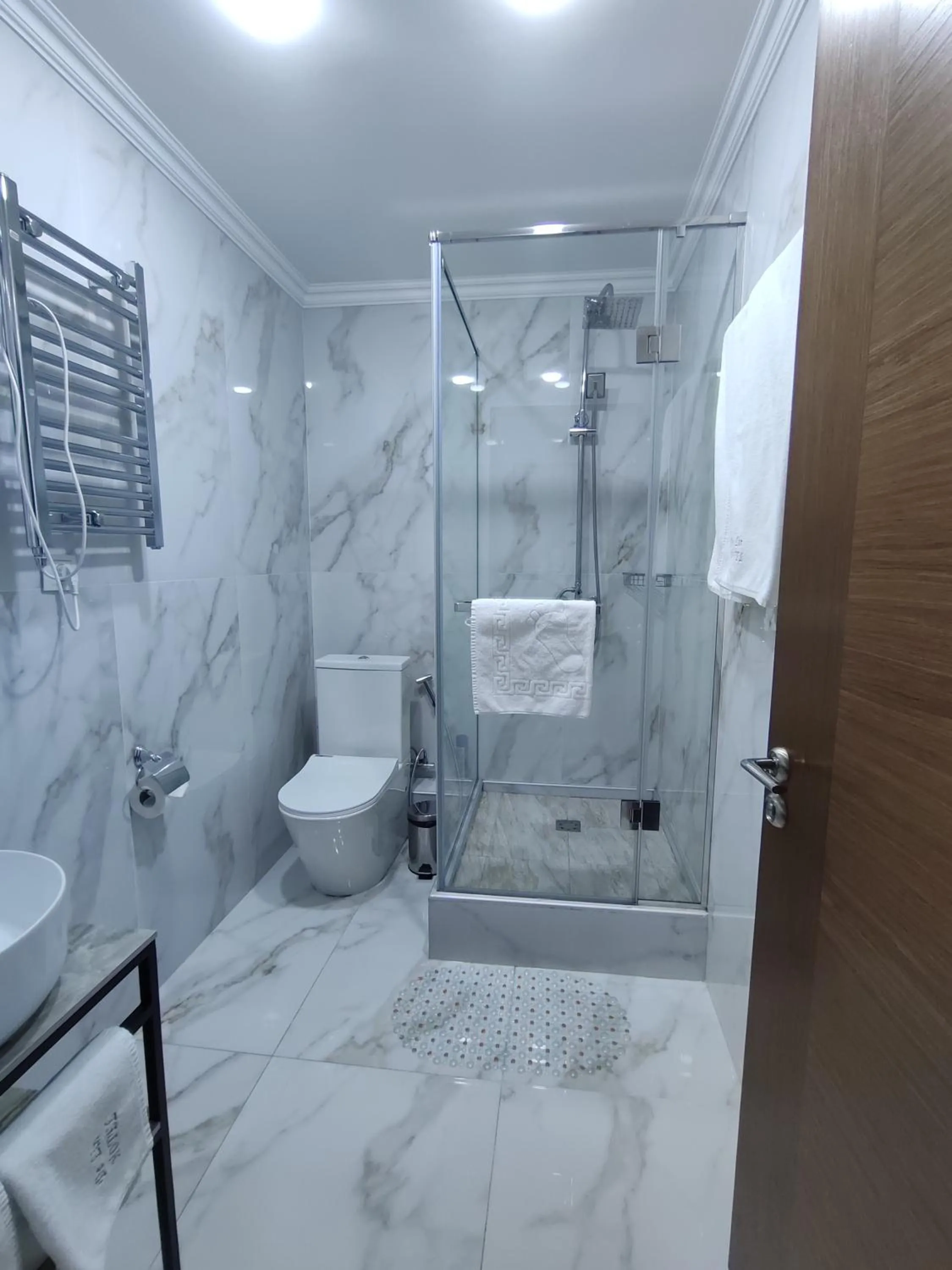 Shower in DeLin Hotel And Tours