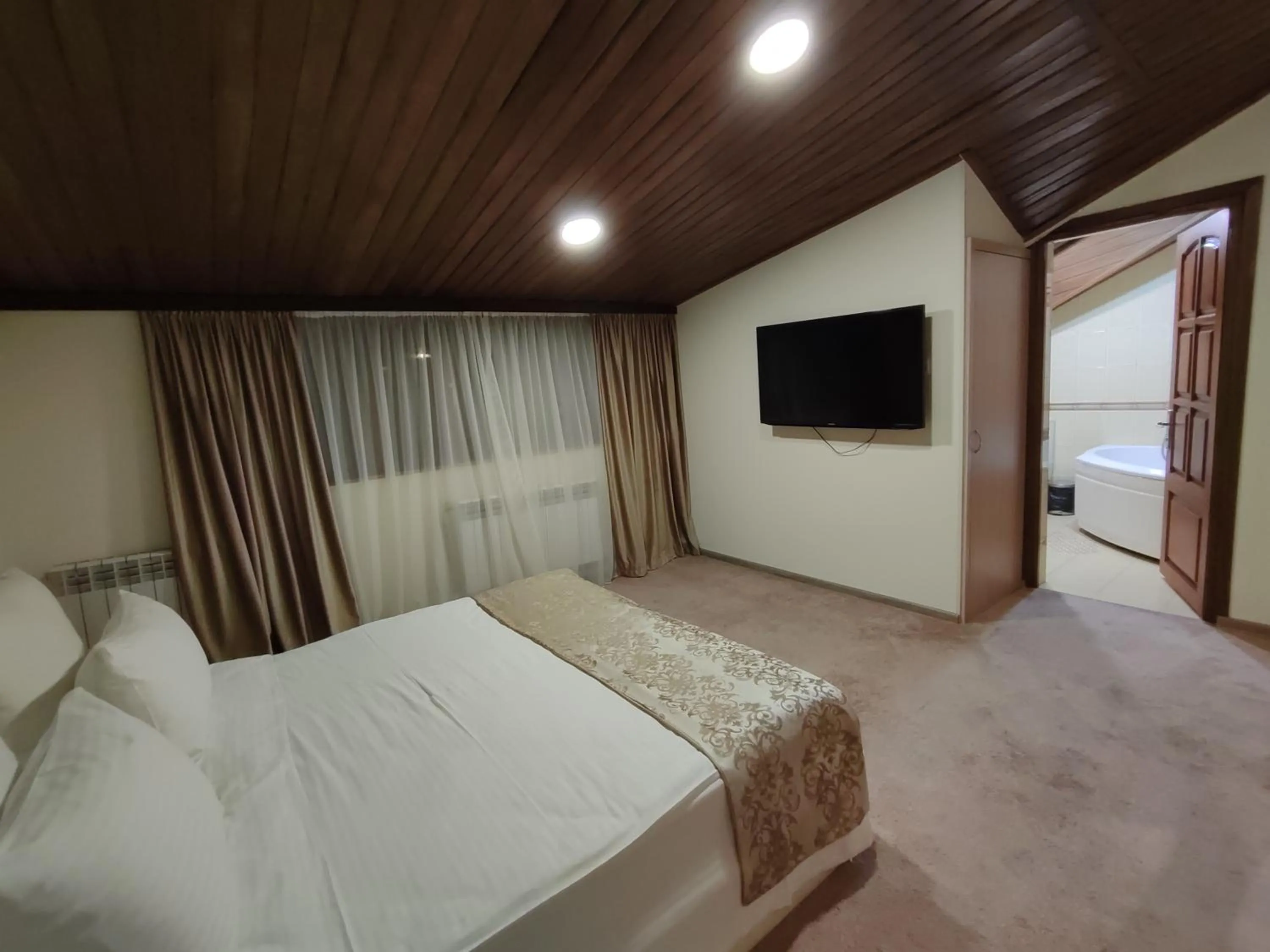 Bathroom, Bed in DeLin Hotel And Tours