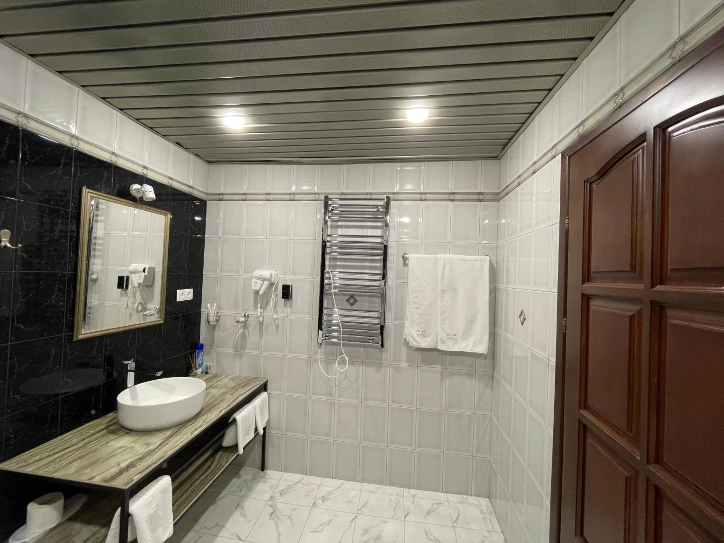 Bathroom in DeLin Hotel And Tours