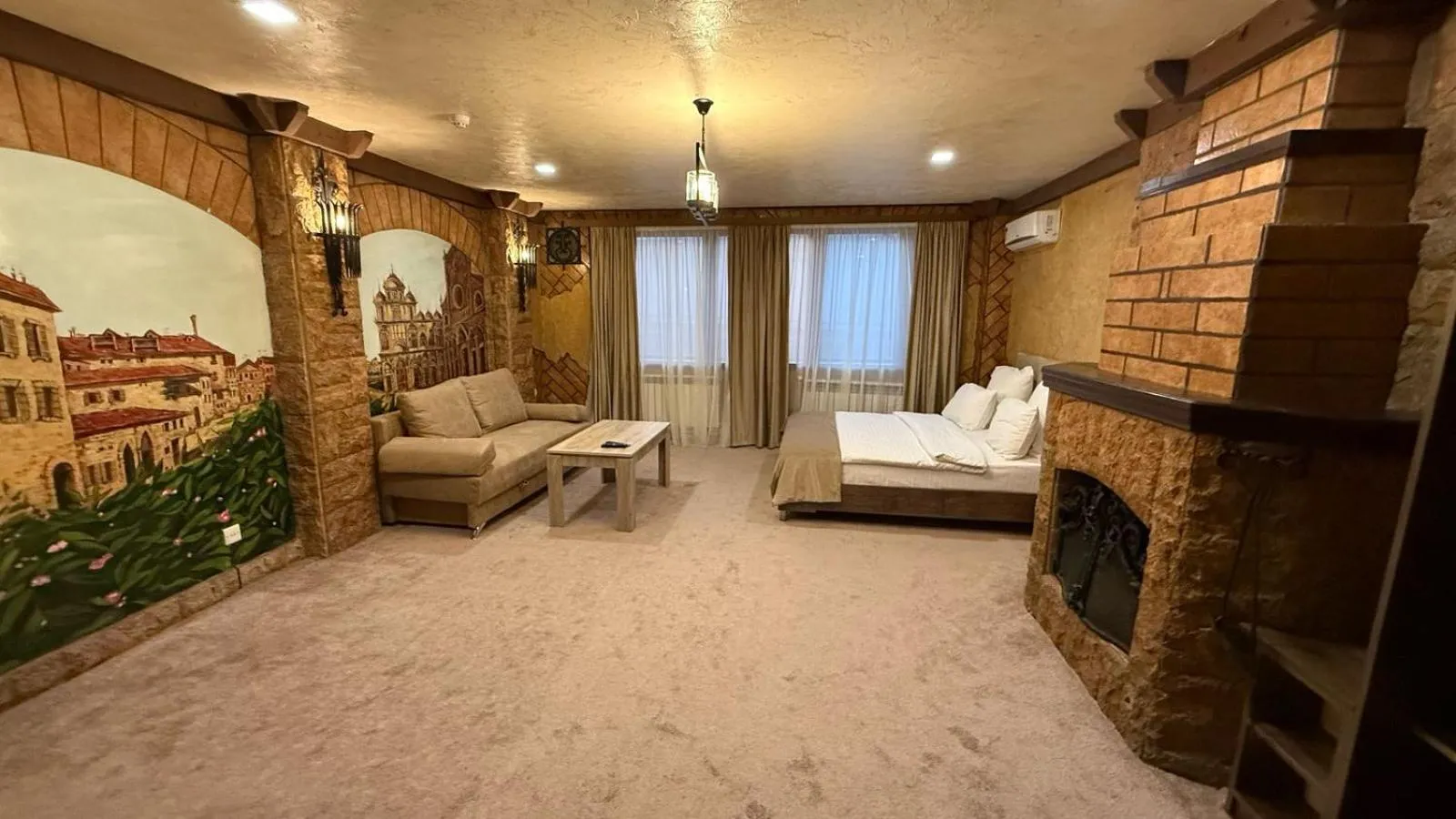 Bed in DeLin Hotel And Tours