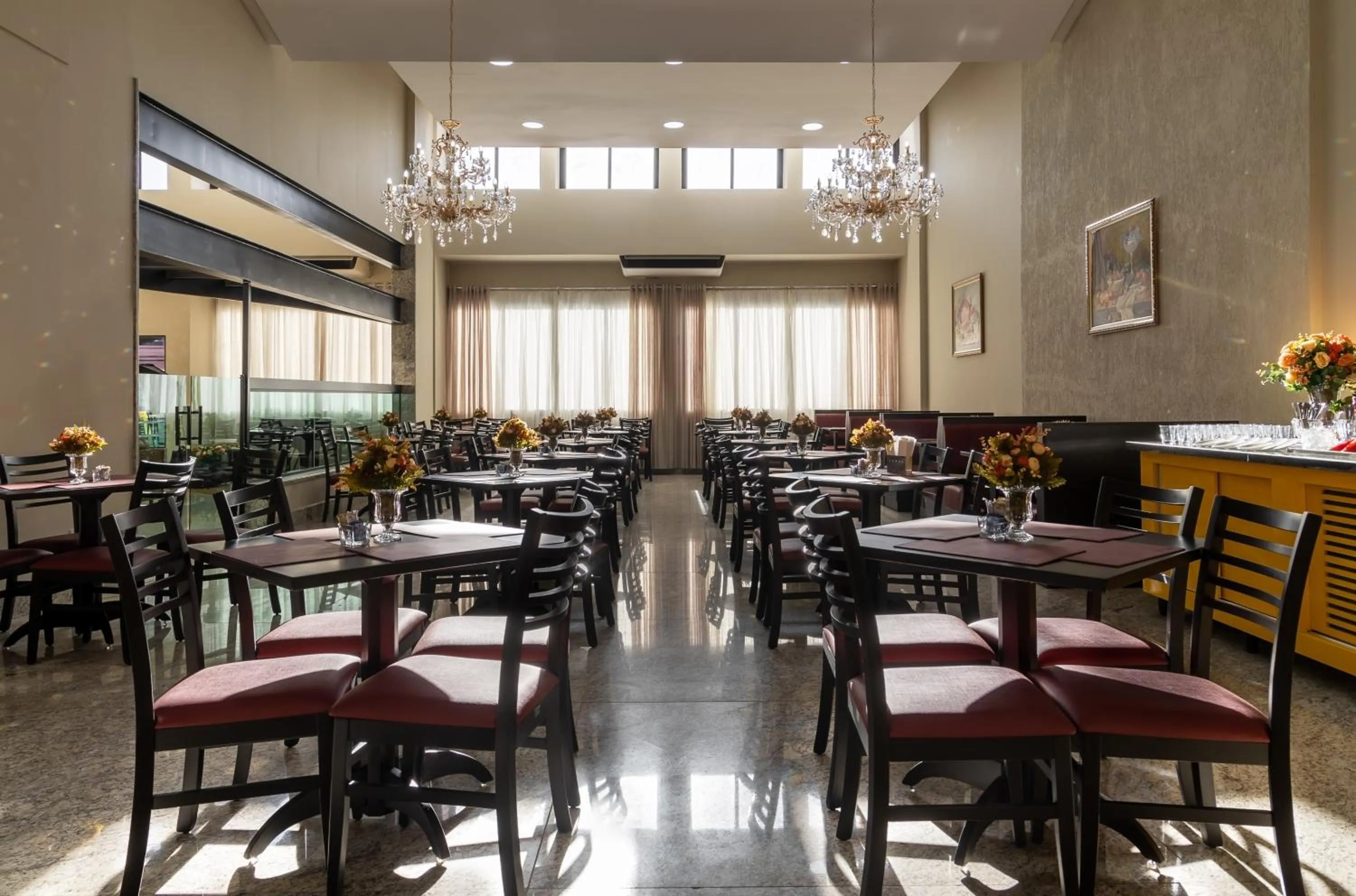 Restaurant/places to eat in Hotel Dan Inn Uberlandia By Nacional Inn