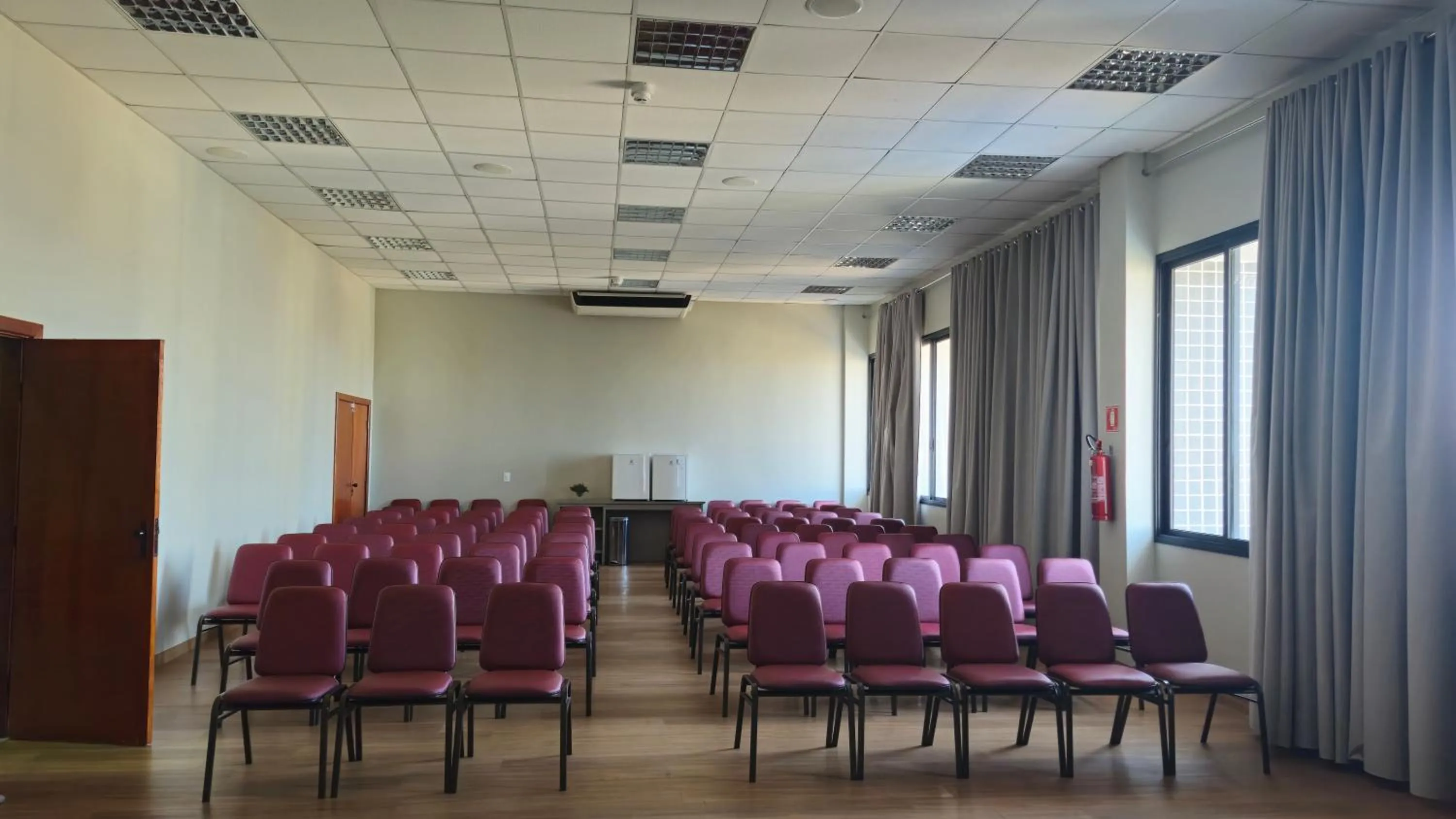 Meeting/conference room in Hotel Dan Inn Uberlandia By Nacional Inn