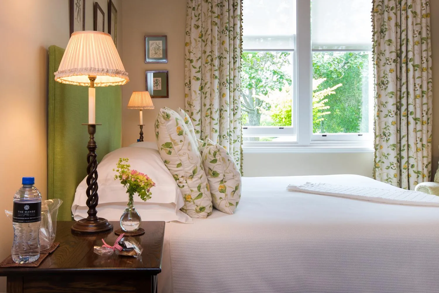 Photo of the whole room, Bed in The Manse