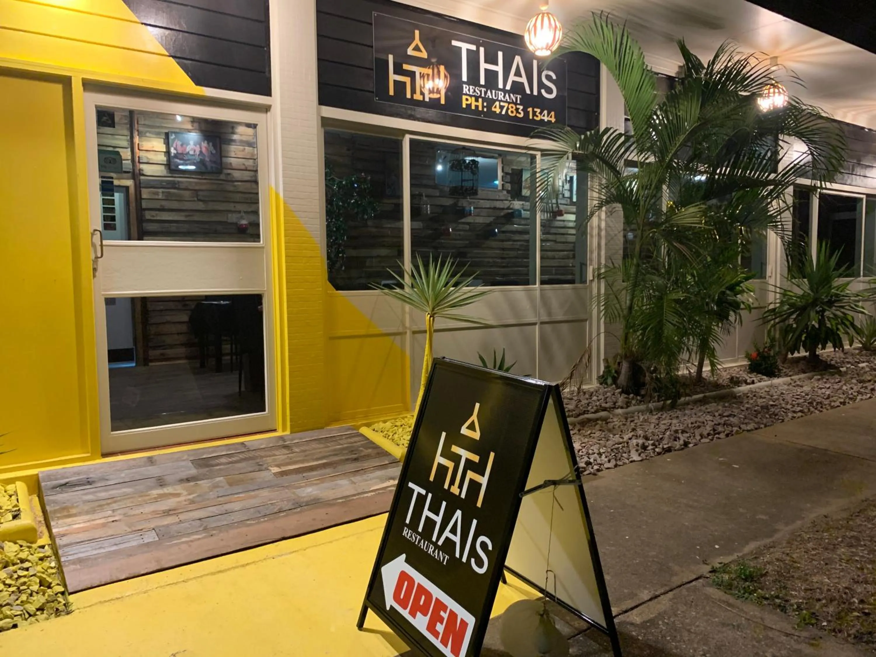 Restaurant/places to eat in Tropical City Motor Inn