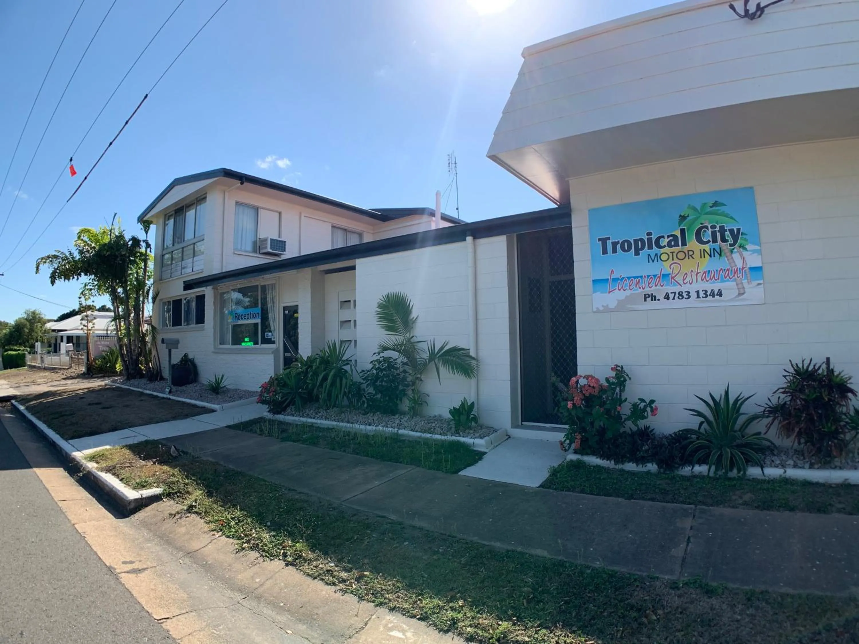Property building in Tropical City Motor Inn