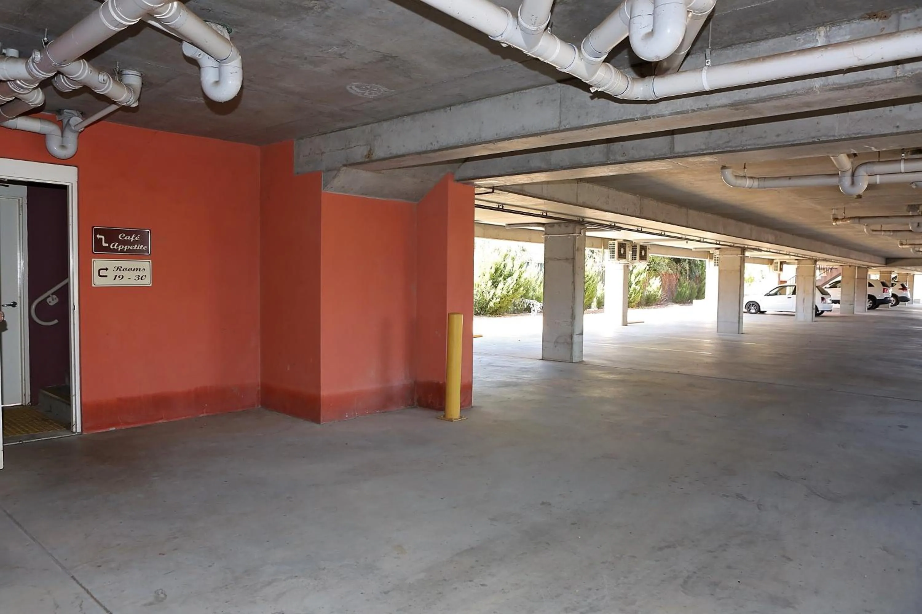 Property building in Forbes Victoria Inn