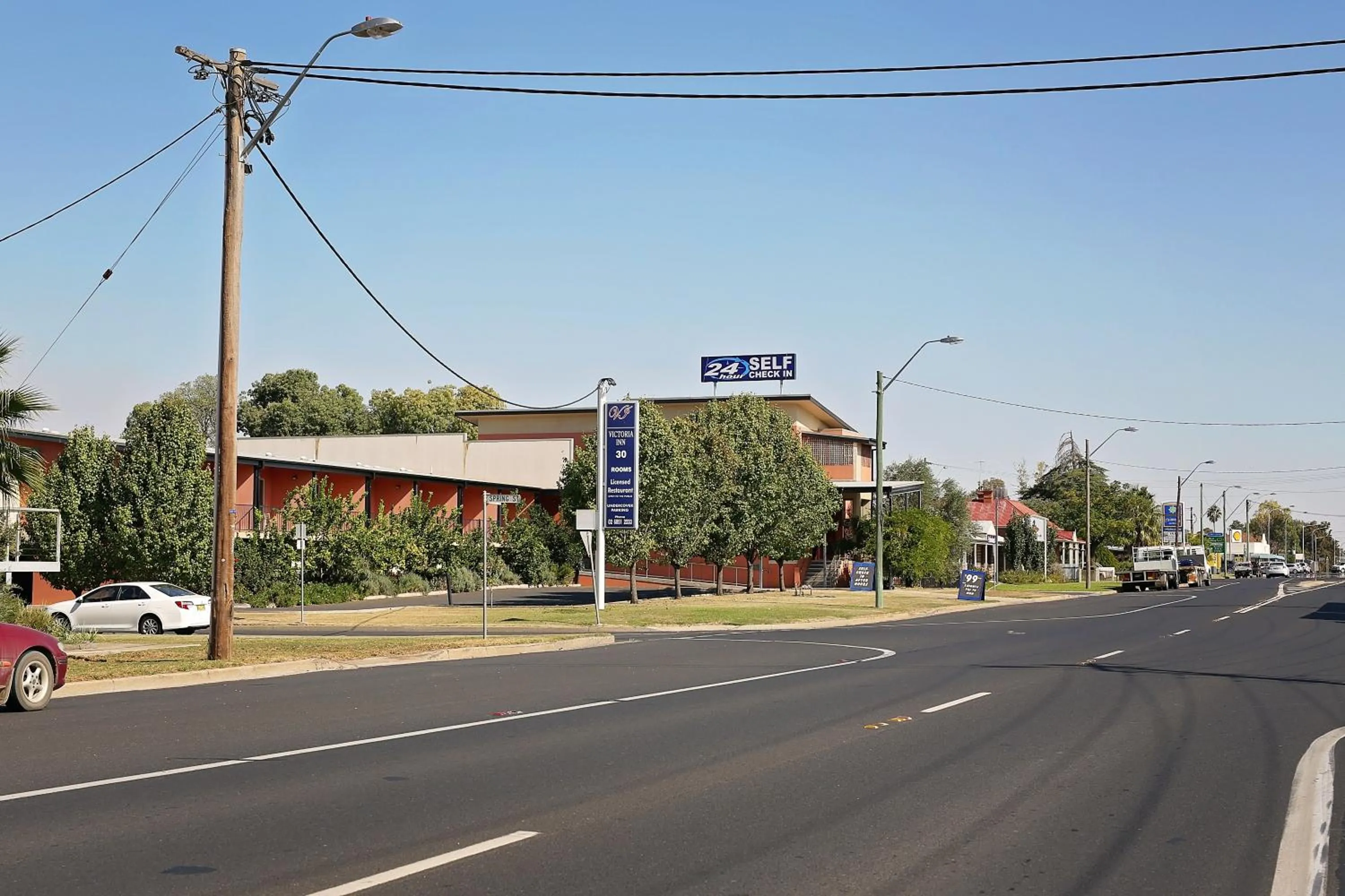 Property building in Forbes Victoria Inn