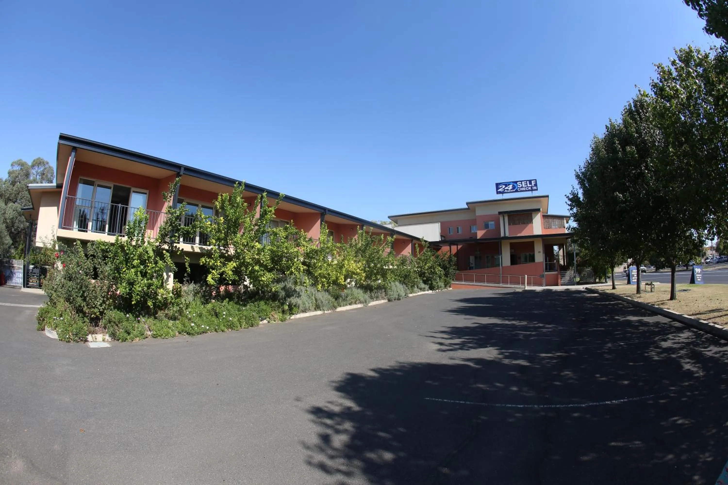 Facade/entrance in Forbes Victoria Inn
