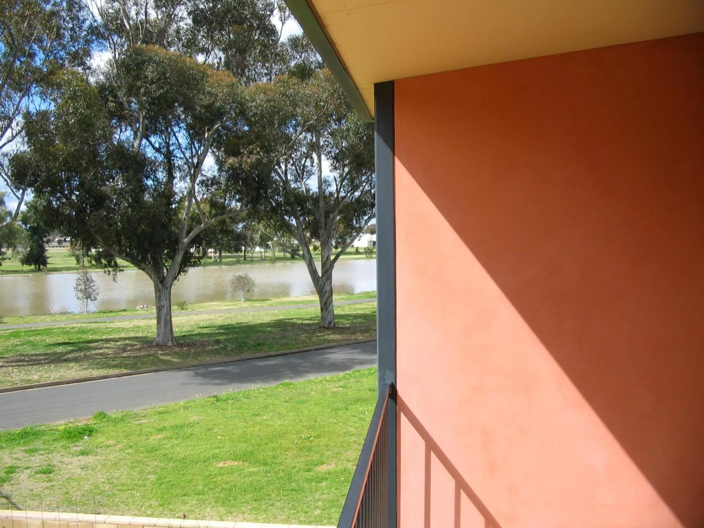 Lake view in Forbes Victoria Inn