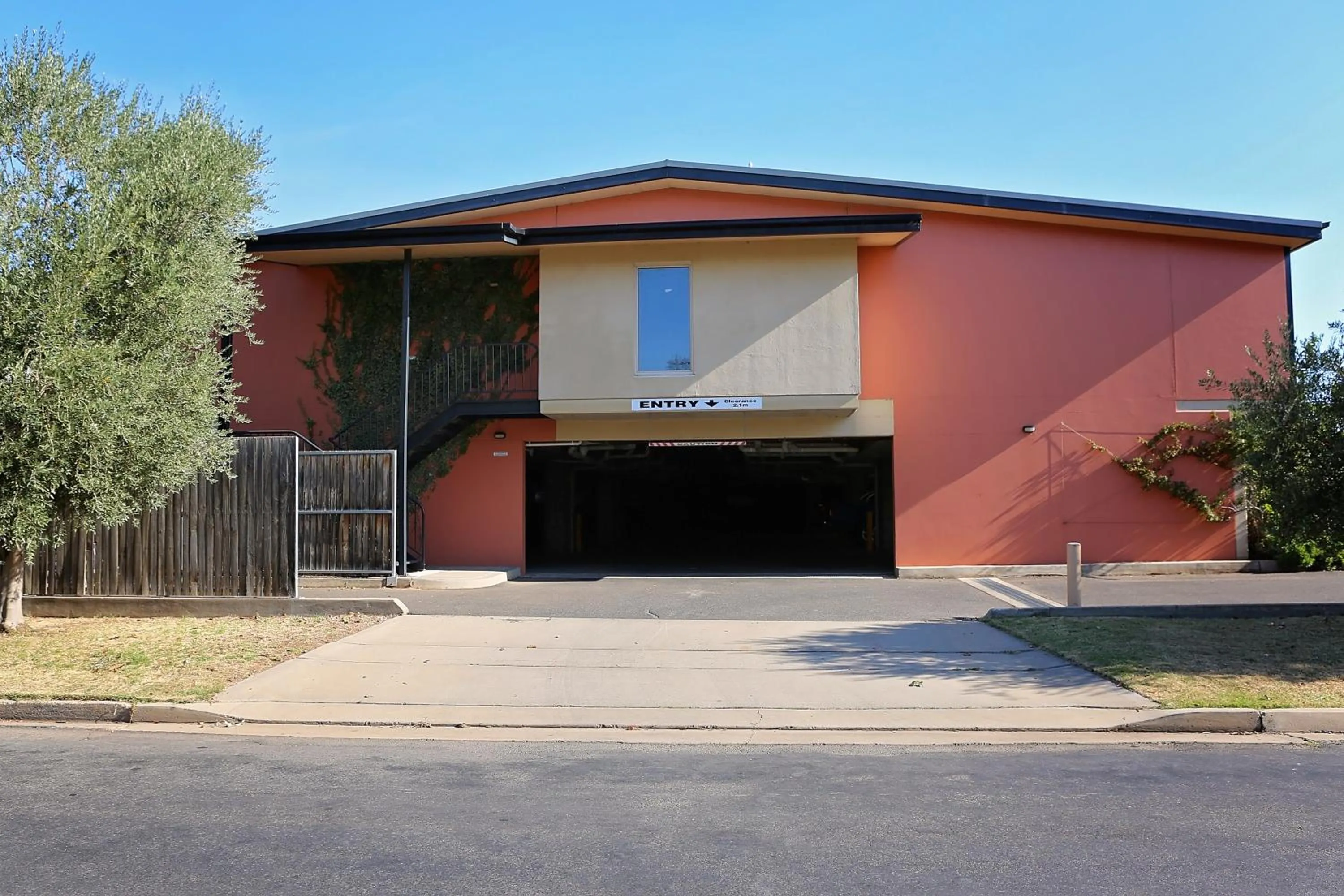 Property building in Forbes Victoria Inn