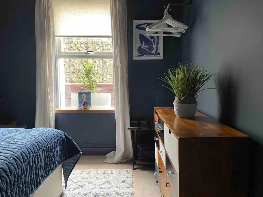 Bed in Stunning apartment by The Leas, West End