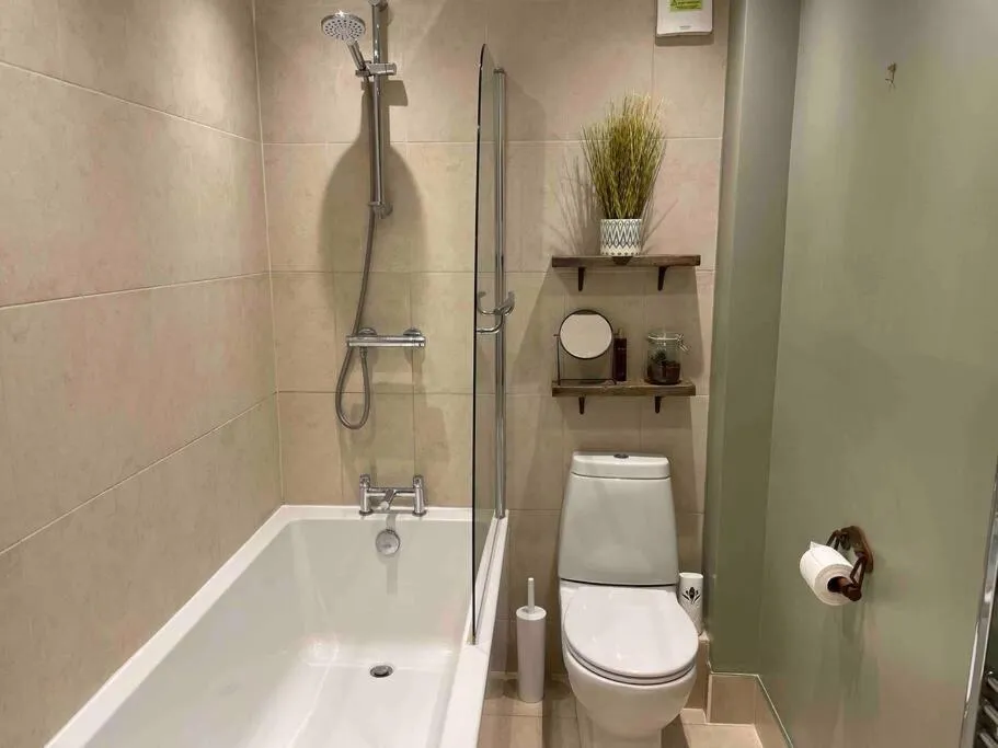 Stunning apartment by The Leas, West End