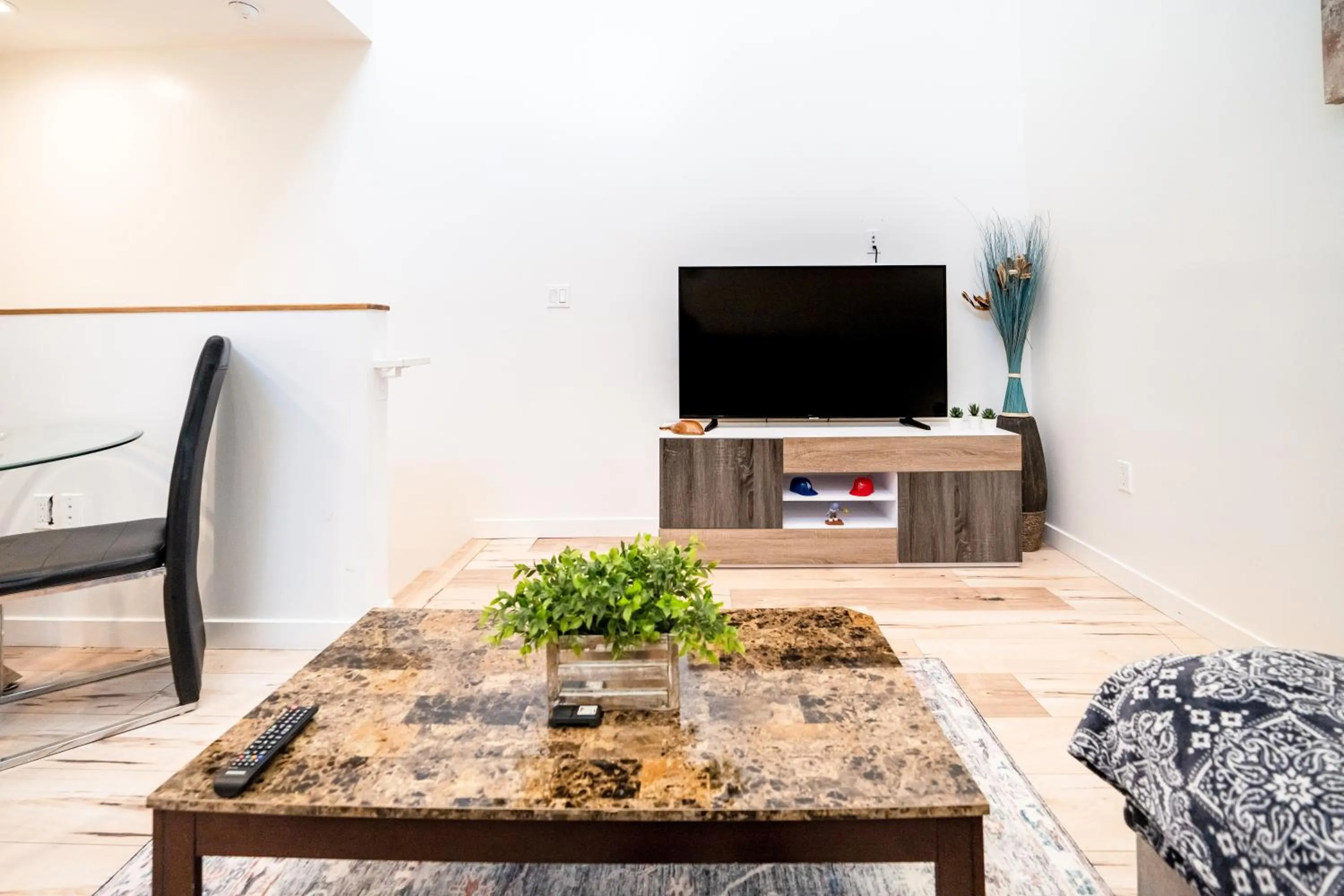 TV and multimedia in Brand New Koreatown Loft with 3 Levels 2 Parking Spots