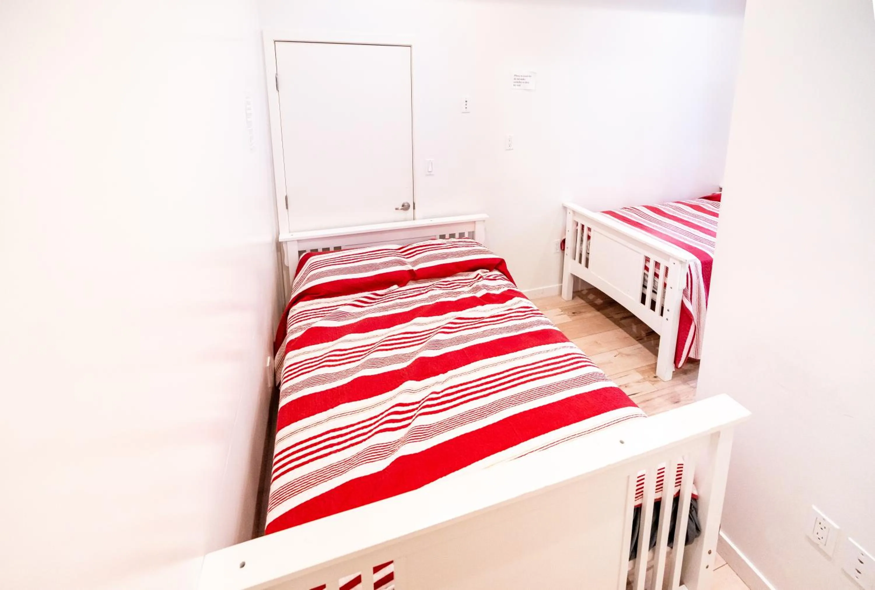 Bed in Brand New Koreatown Loft with 3 Levels 2 Parking Spots