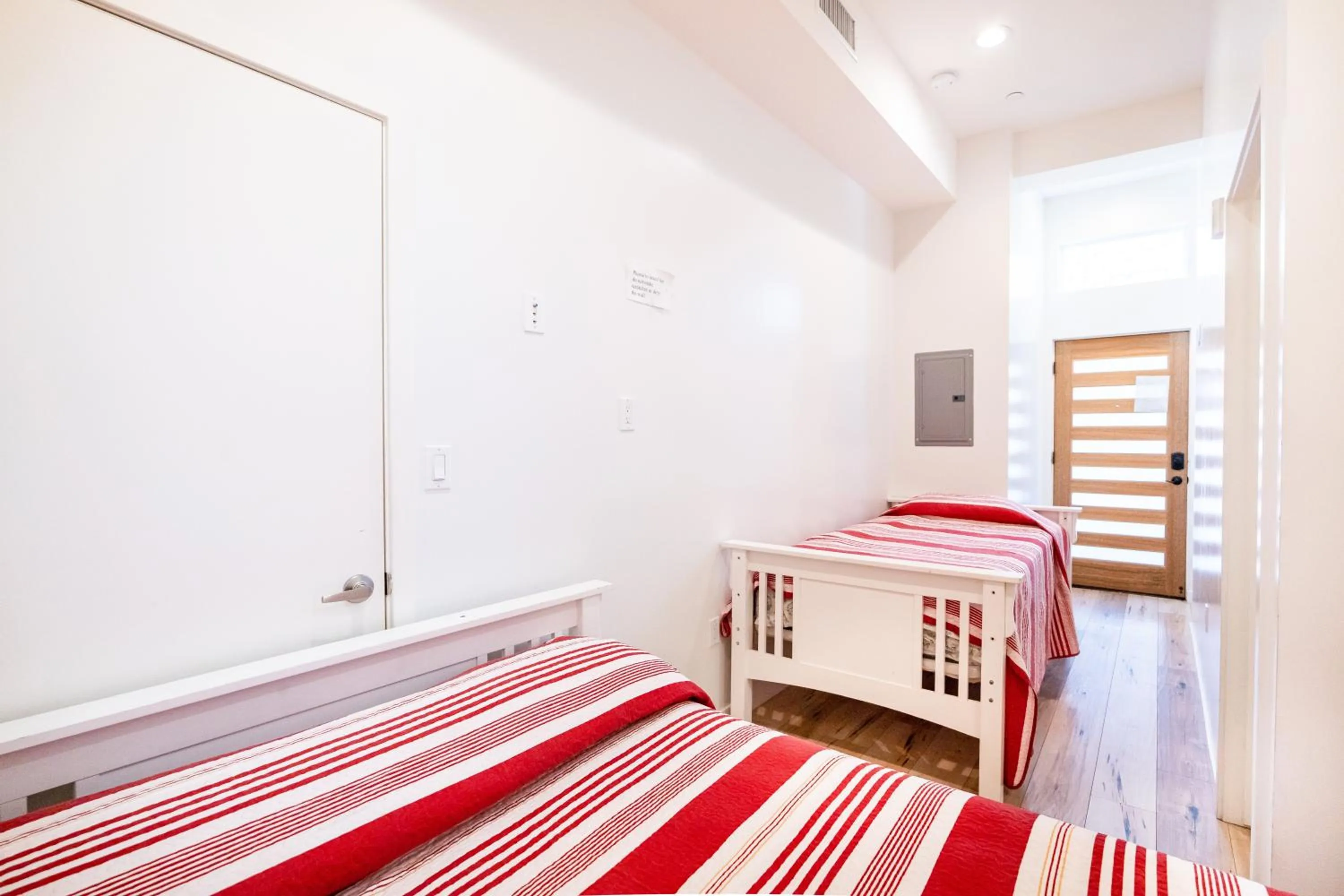 Bed in Brand New Koreatown Loft with 3 Levels 2 Parking Spots