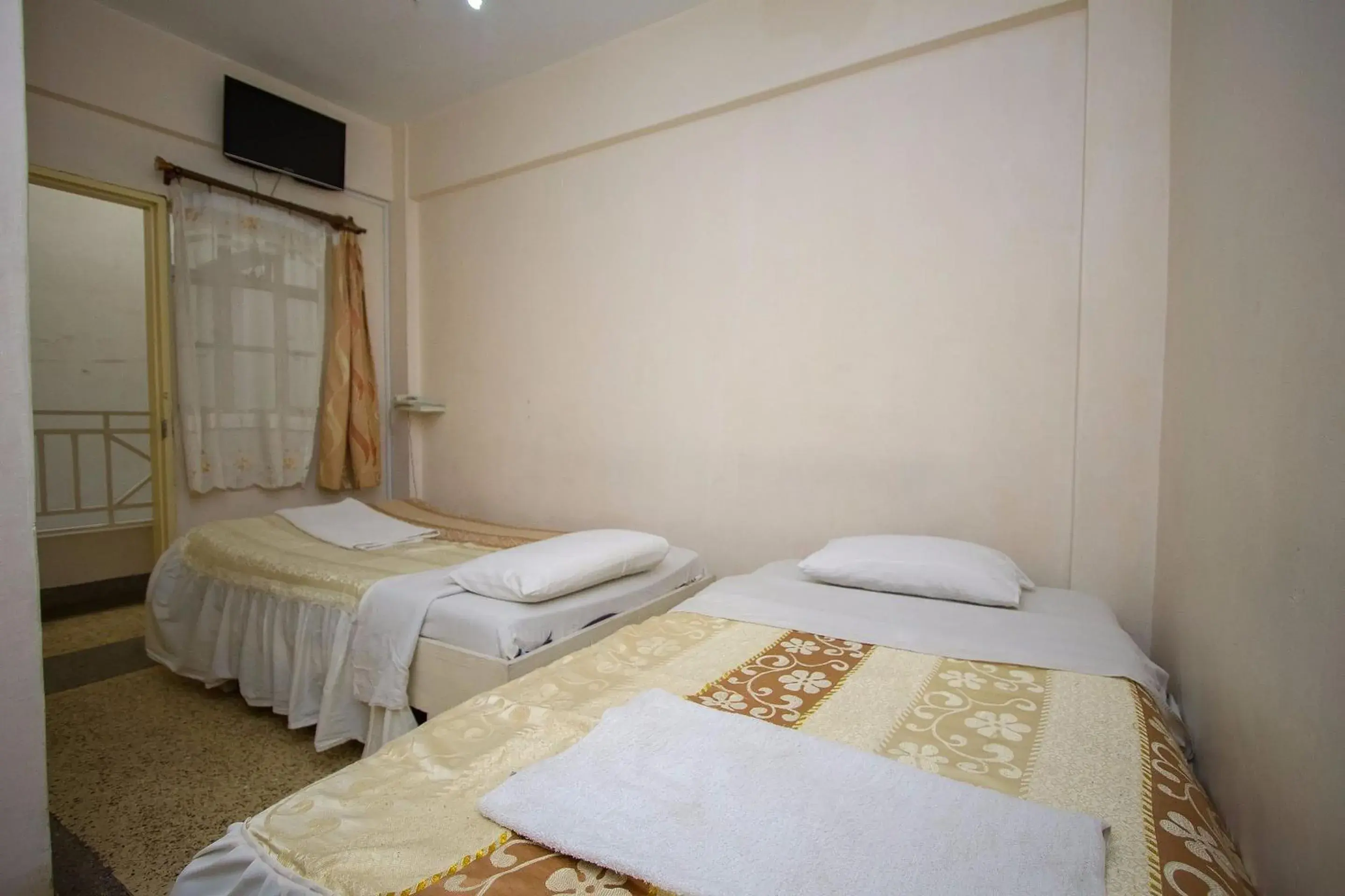 Standard Double Room in Rabi Hotel Standard Double Room in Rabi Hotel