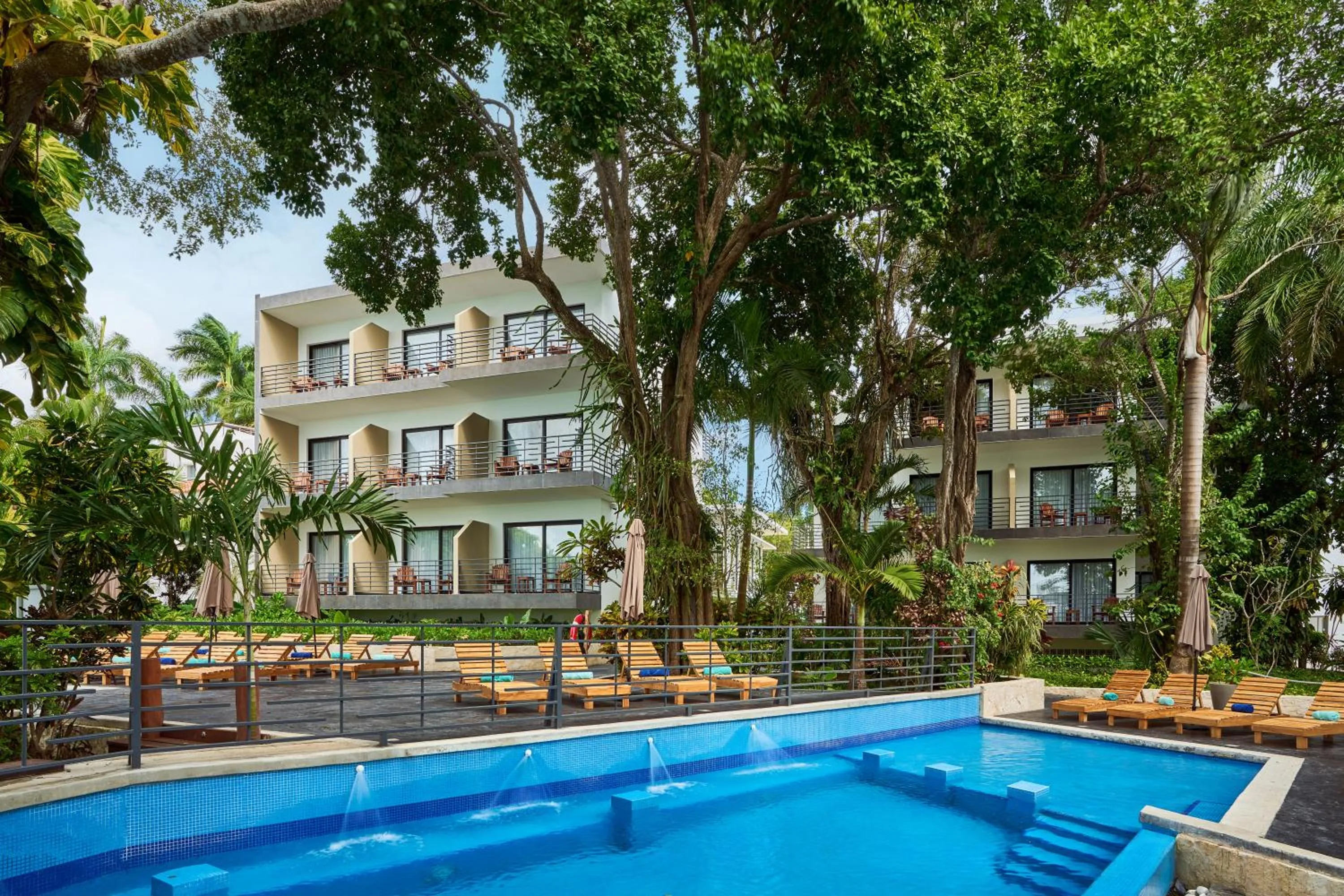 Garden in Cristalino Lagoon Front Hotel, Restaurant & Spa