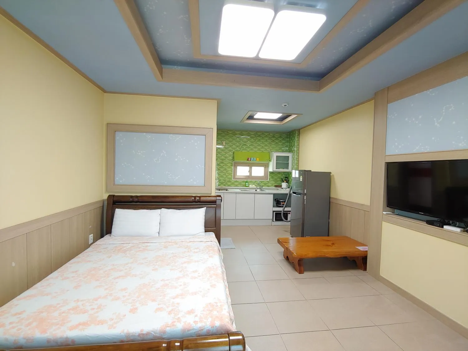 Bed in Gyulhouse Pension