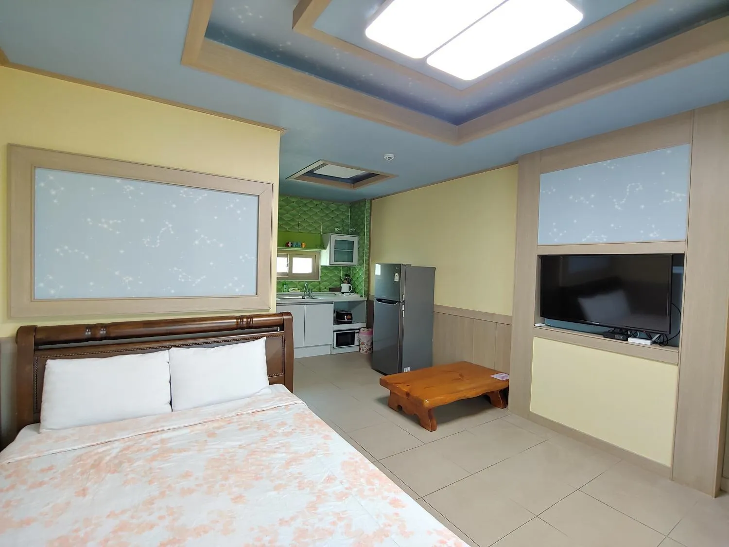 Bed in Gyulhouse Pension