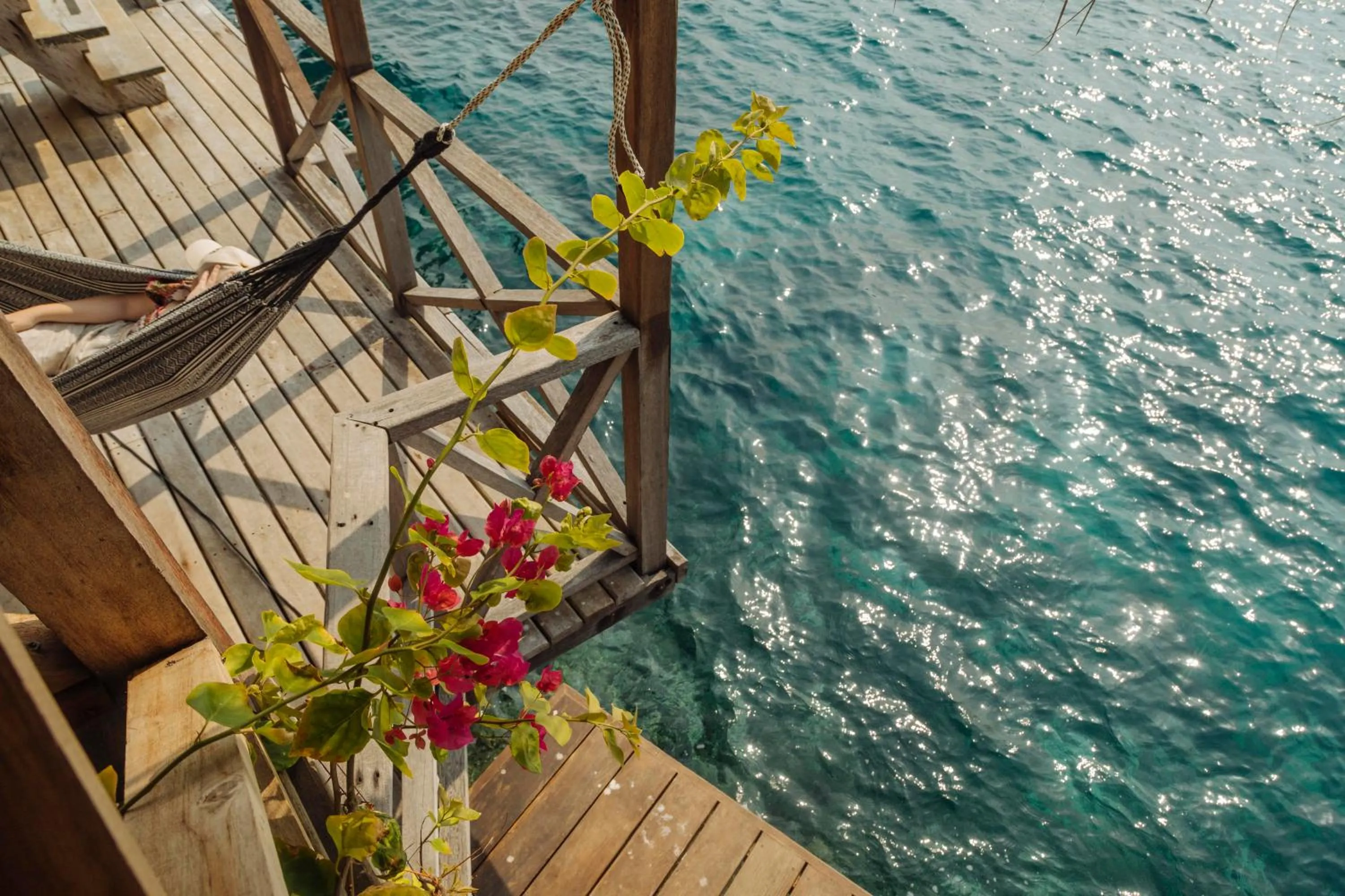 Day in Isla Kalua - Private Ocean Villa