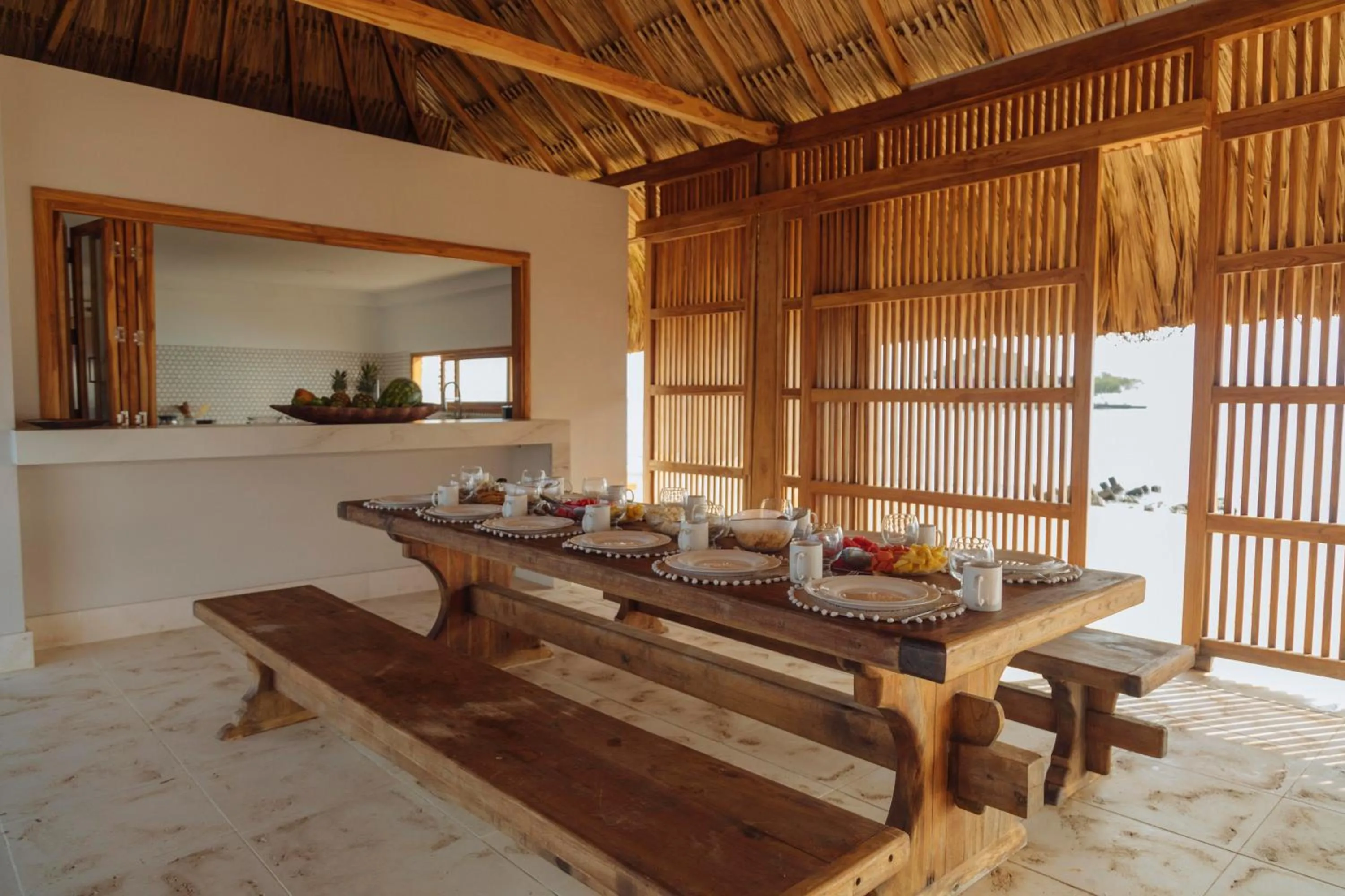 Dining area in Isla Kalua - Private Ocean Villa