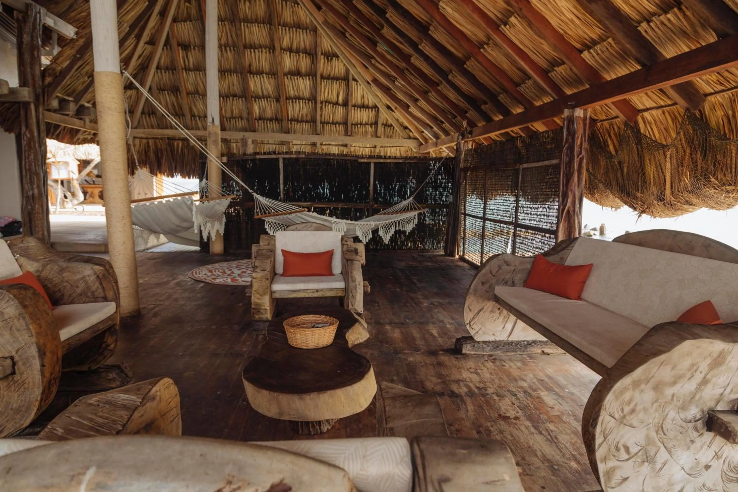 Living room in Isla Kalua - Private Ocean Villa